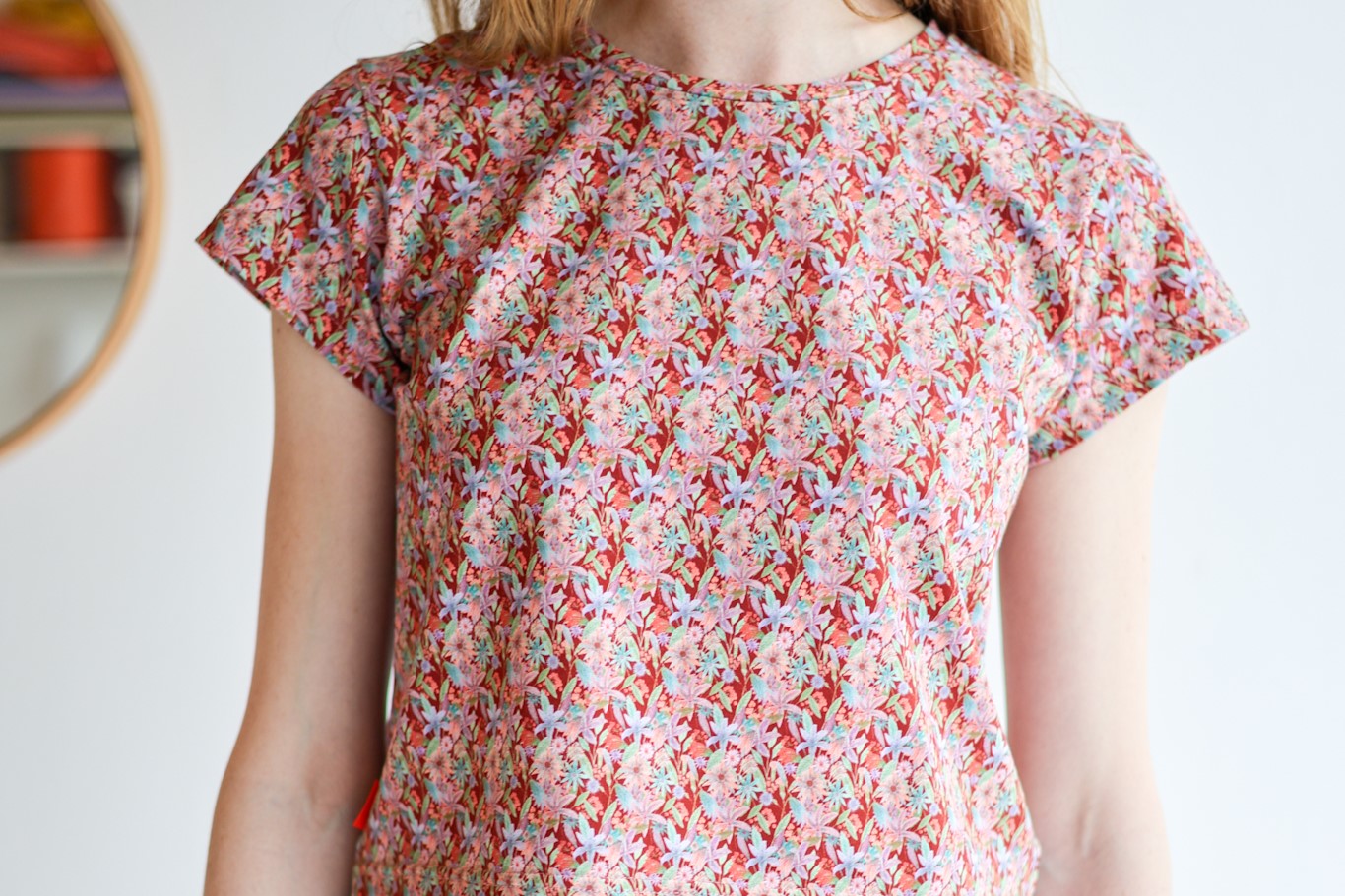 Organic cotton stretch jersey women mid crop t-shirt.