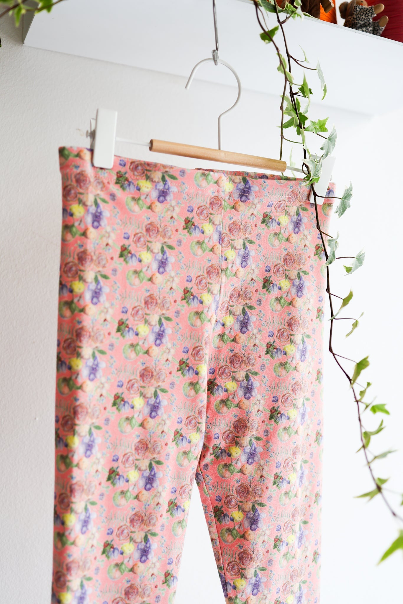 Organic cotton stretch jersey kids leggins.