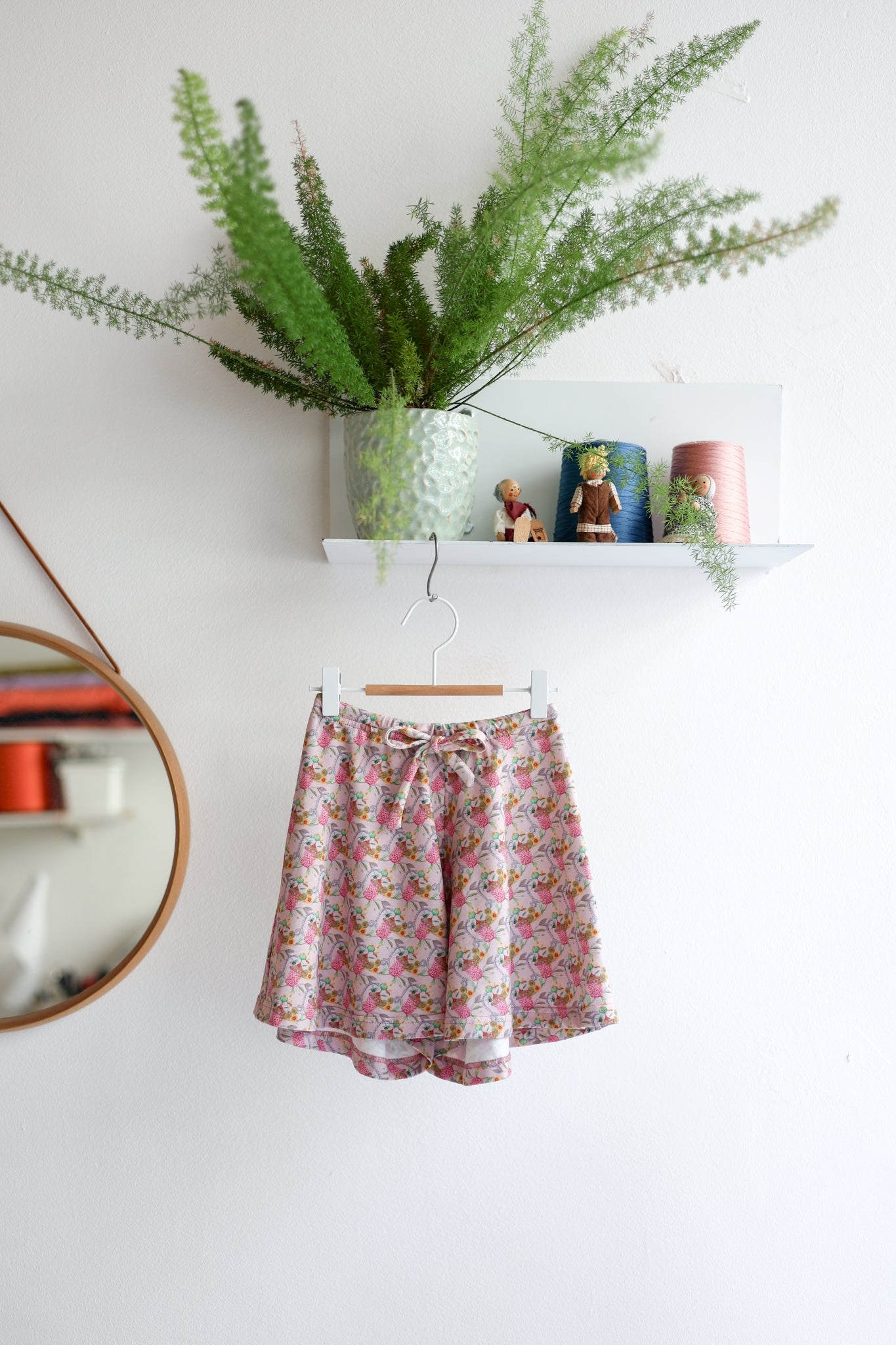 Organic cotton jersey kids extra flared shorts.
