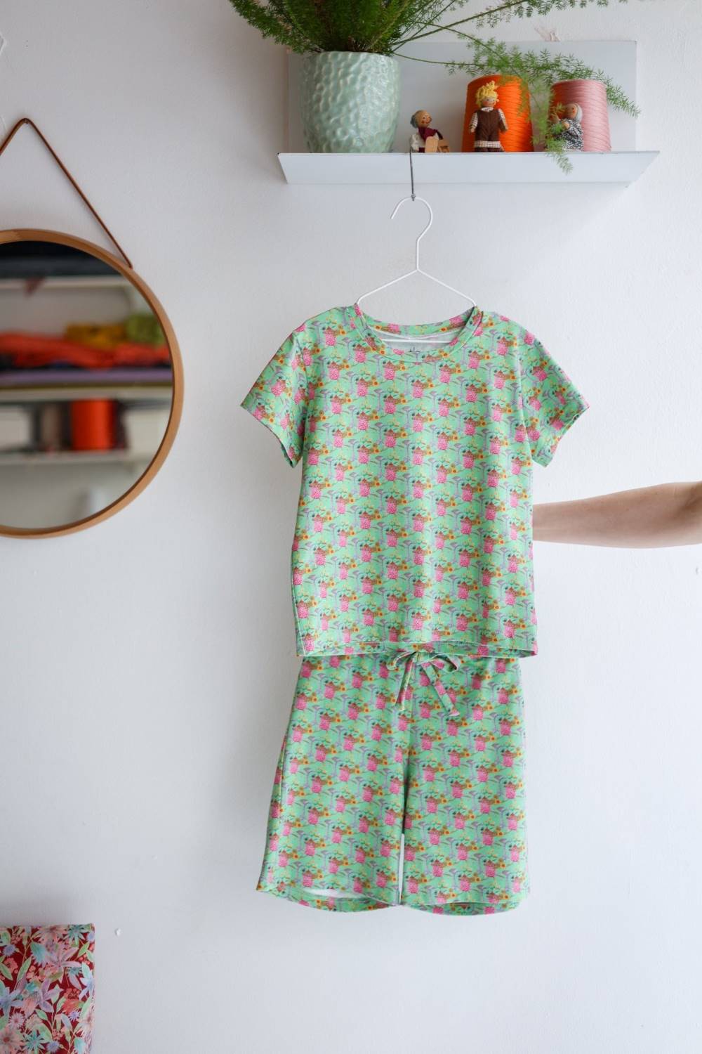 Kids organic cotton stretch jersey shorts and t-shirt.