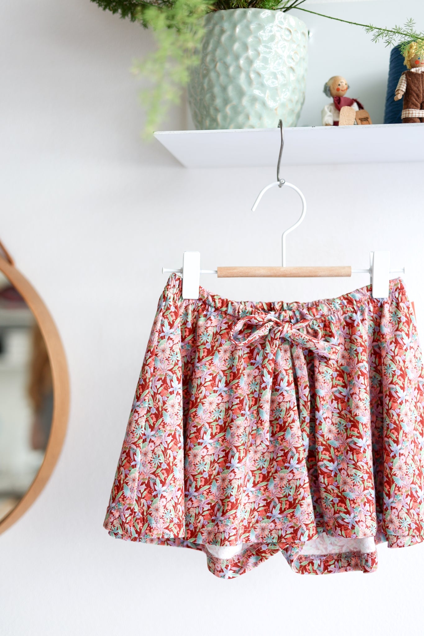 Organic cotton jersey kids extra flared shorts.