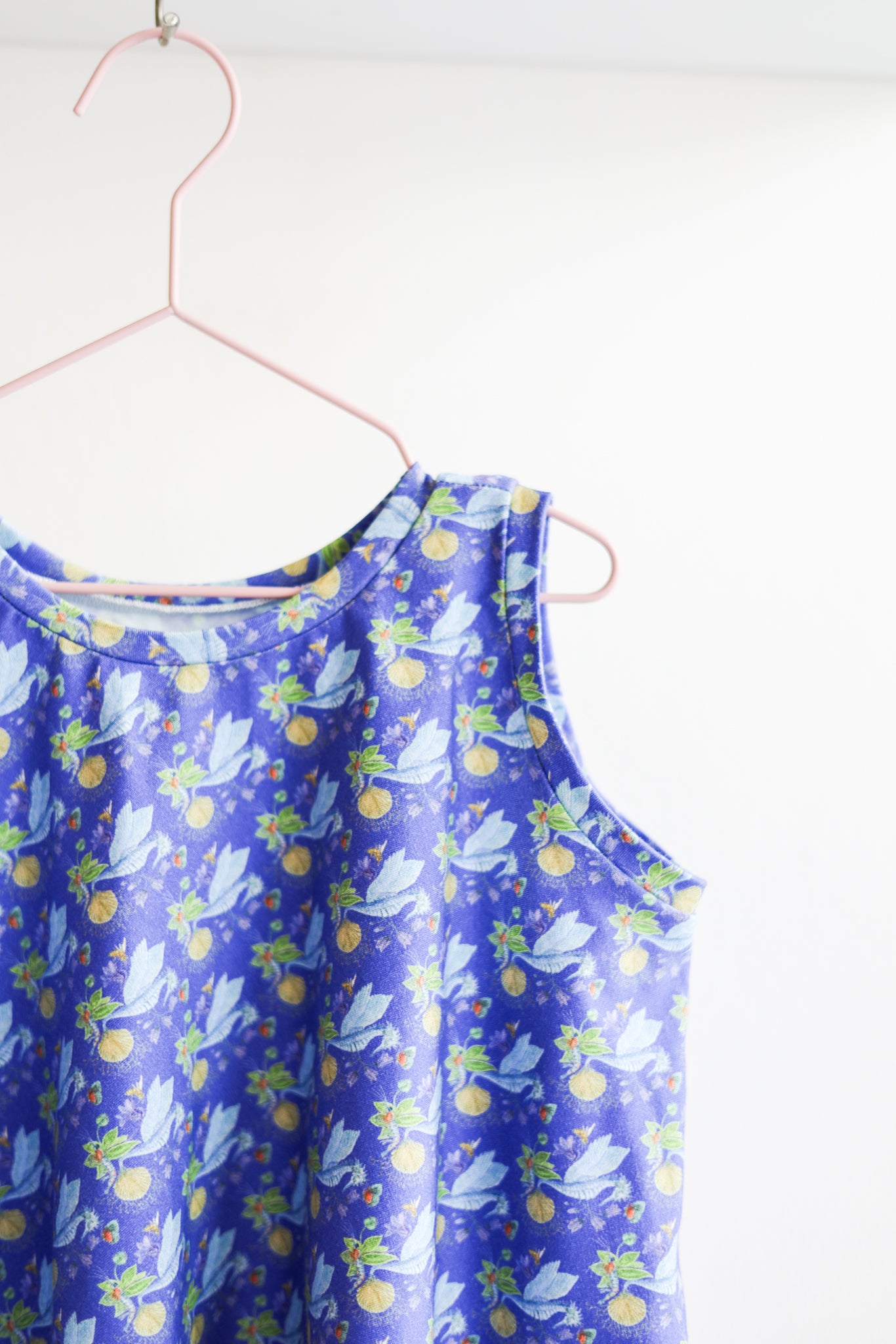 Organic cotton jersey kids sleeveless extra flared top.