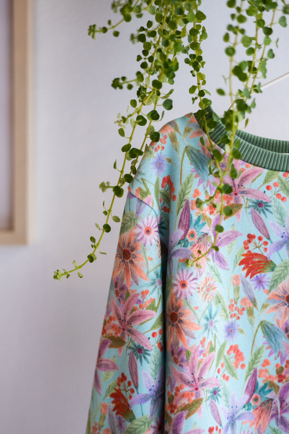 Girls organic cotton sweatshirt.