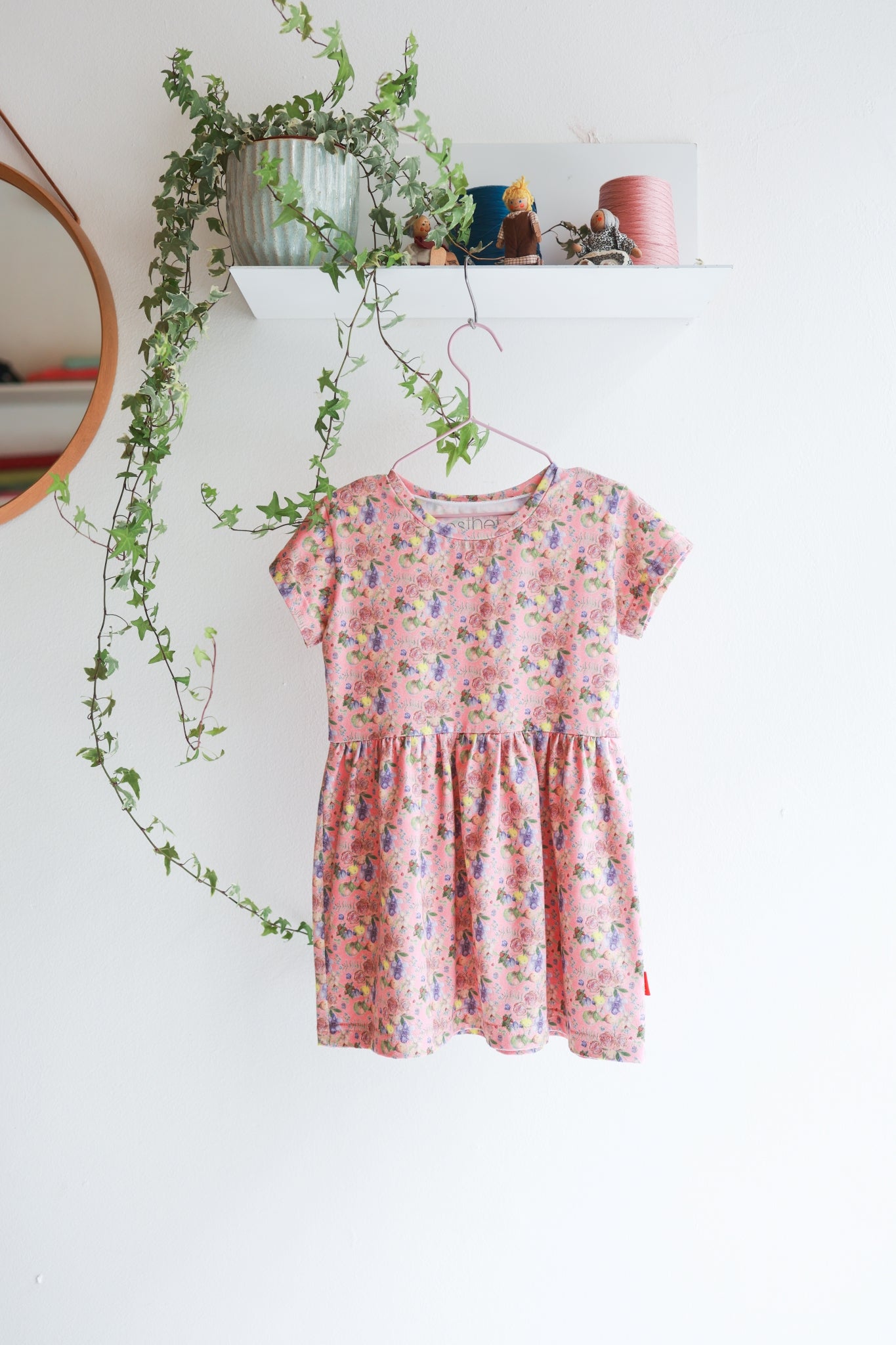 Organic cotton stretch jersey babies slip dress.