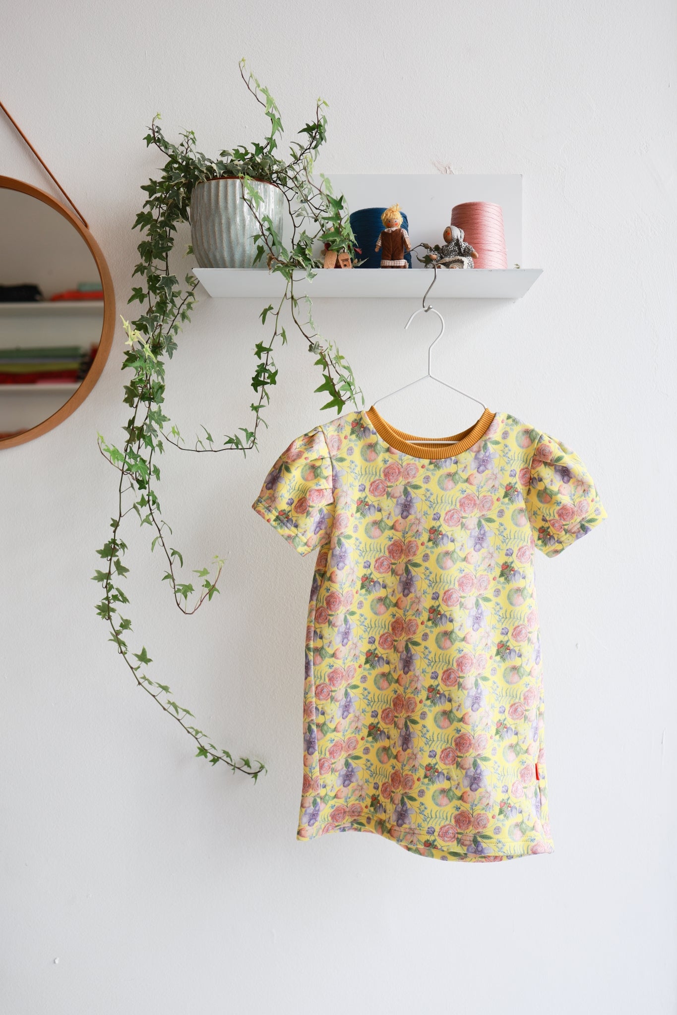 Organic cotton puffed sleeve kids dress.