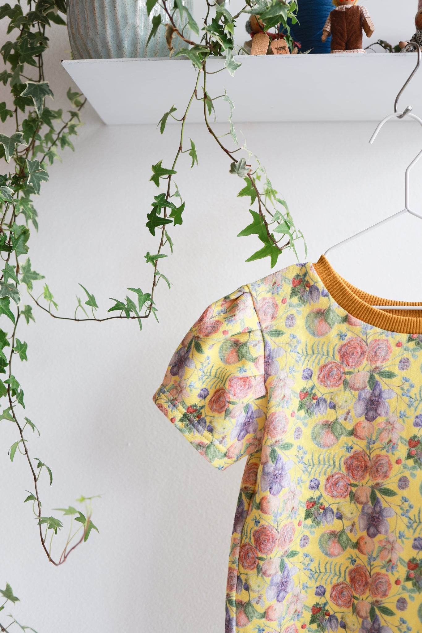 Organic cotton puffed sleeve kids dress.