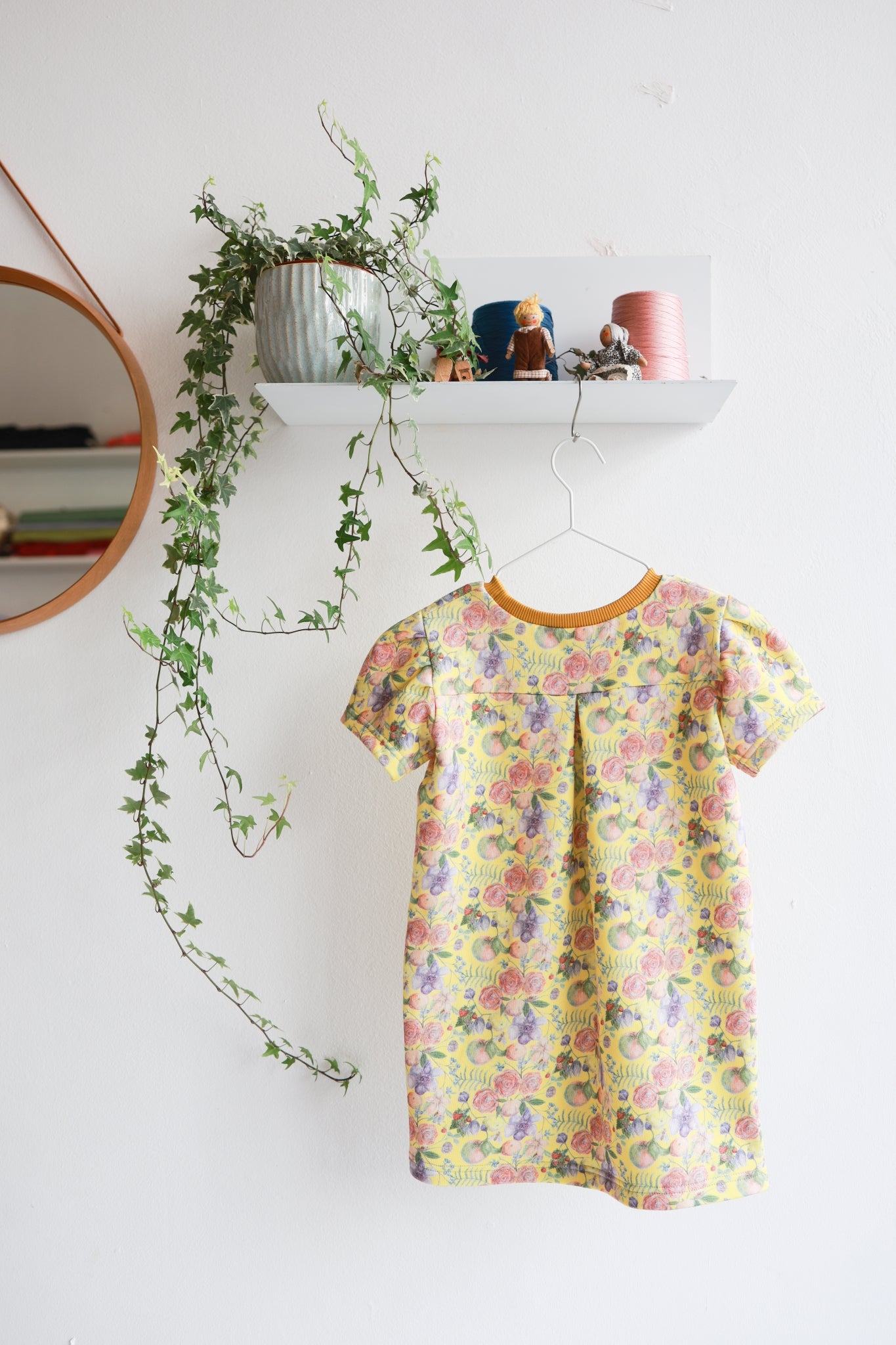 Organic cotton puffed sleeve kids dress.