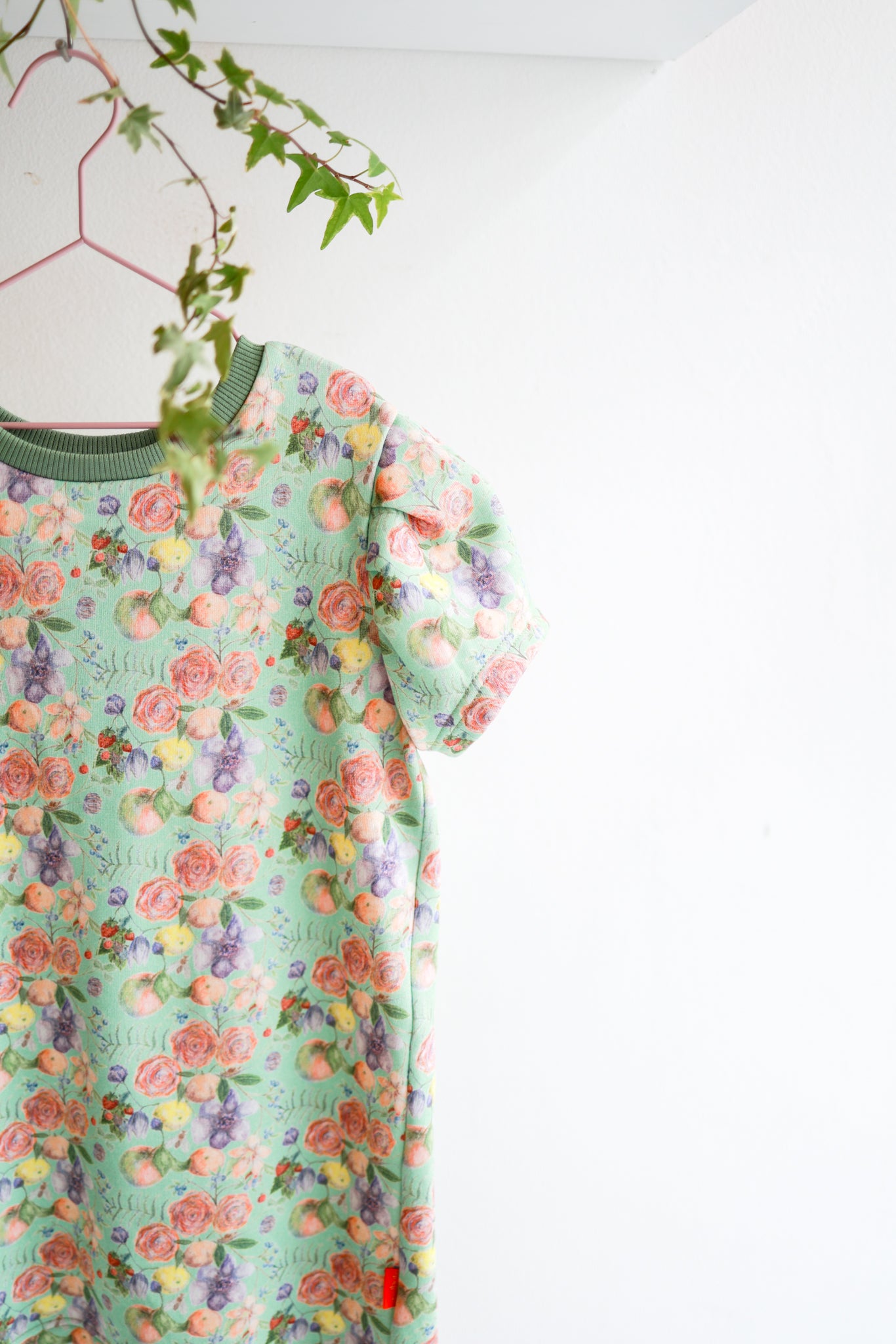 Organic cotton puffed sleeve kids dress.
