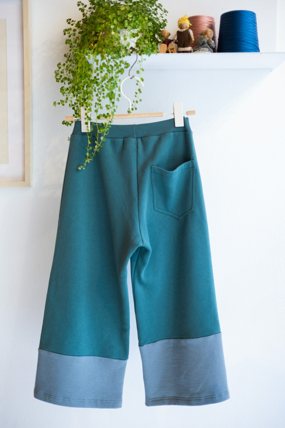 Kids organic cotton sweat pants.