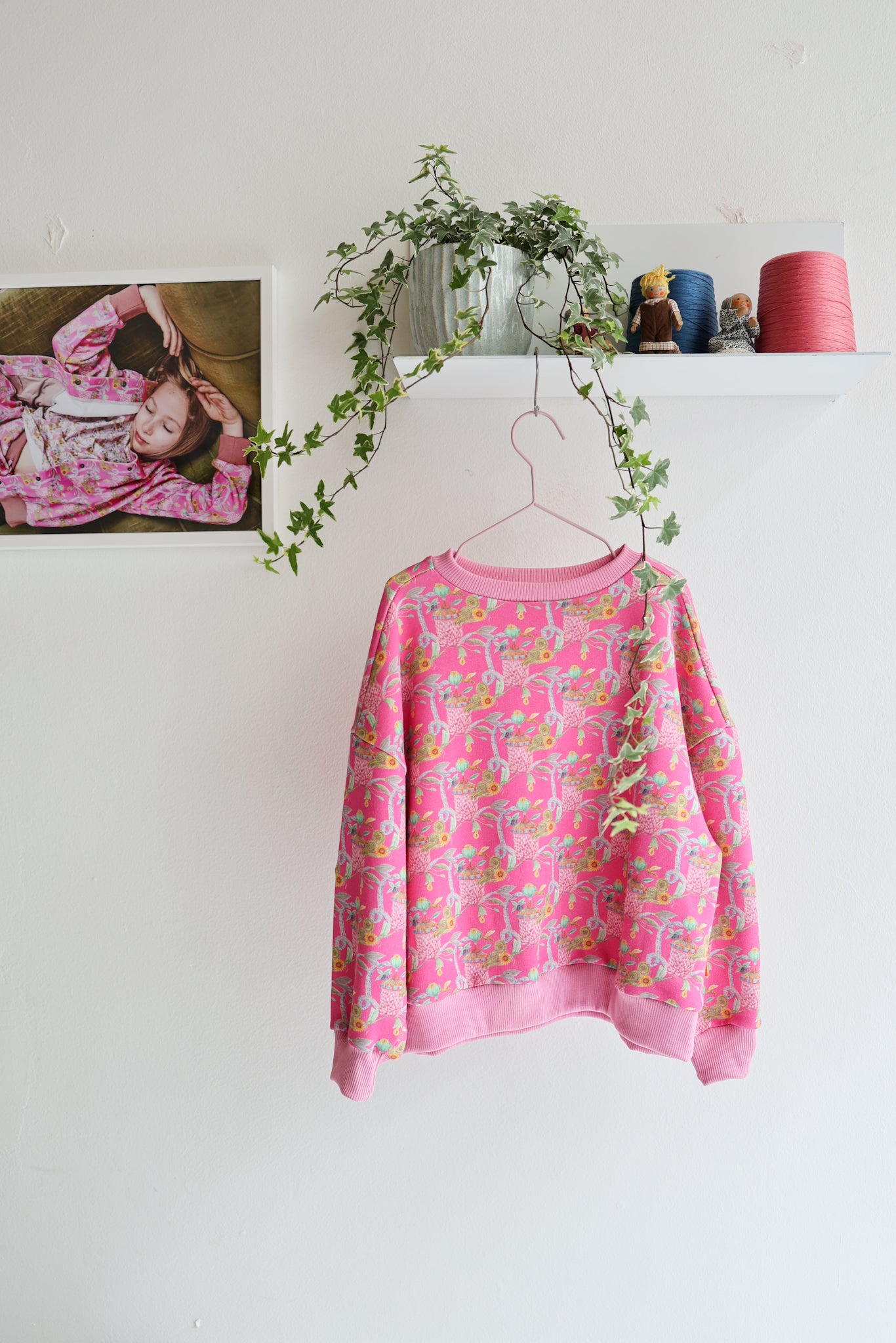 Kids unisex organic cotton oversized sweatshirt.