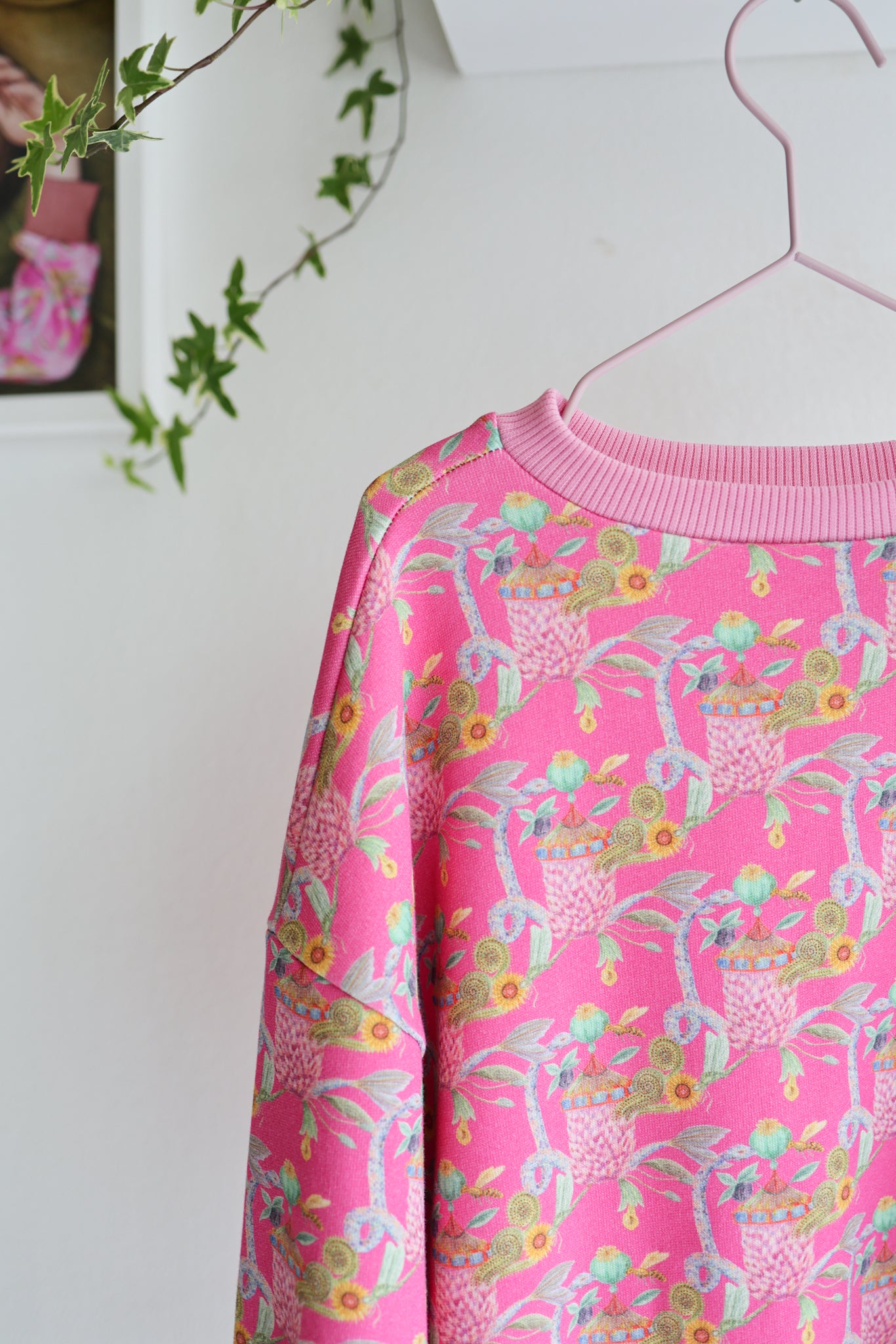 Kids unisex organic cotton oversized sweatshirt.