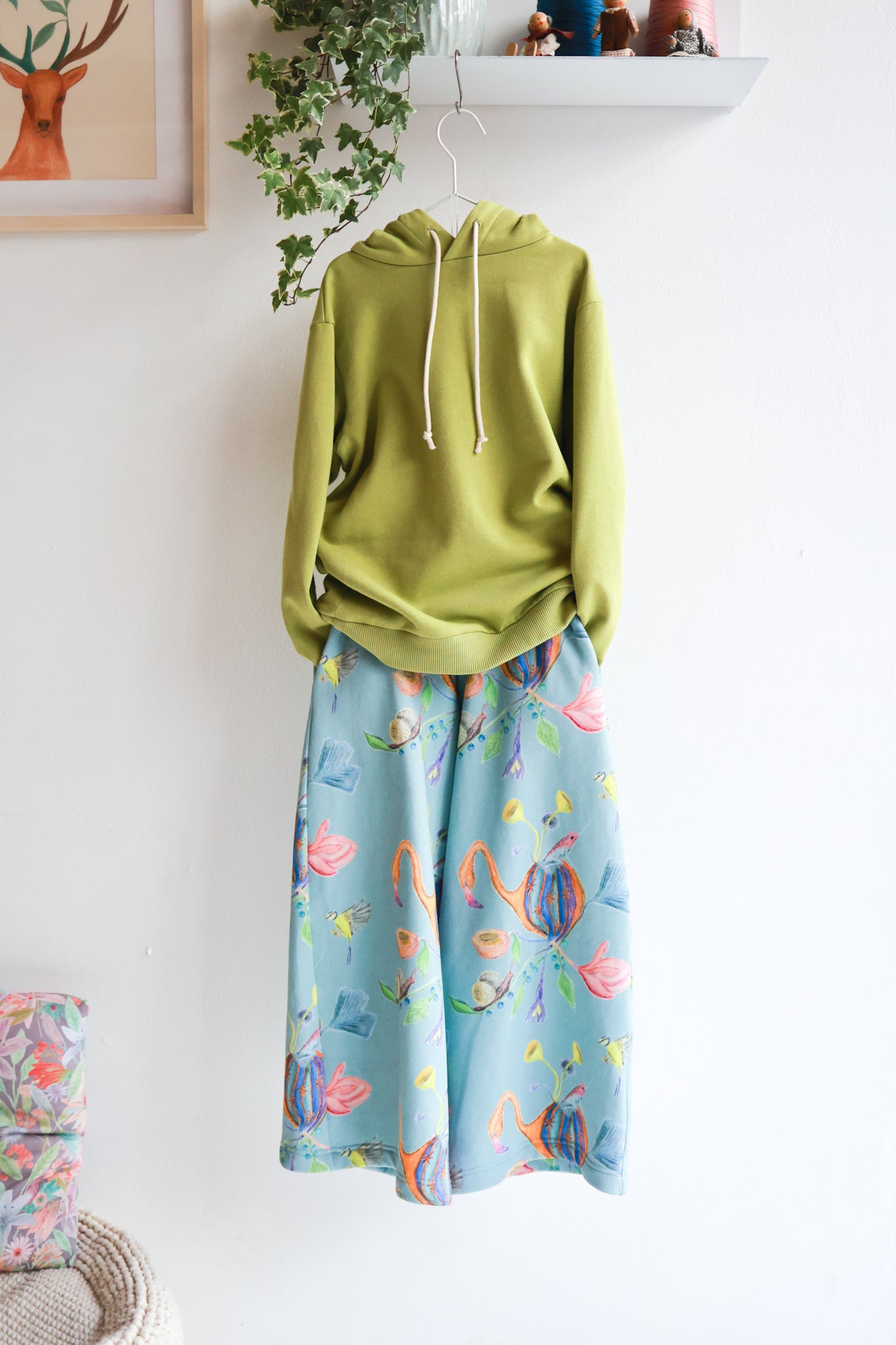 Unisex organic cotton kids hoodie and wide pants.