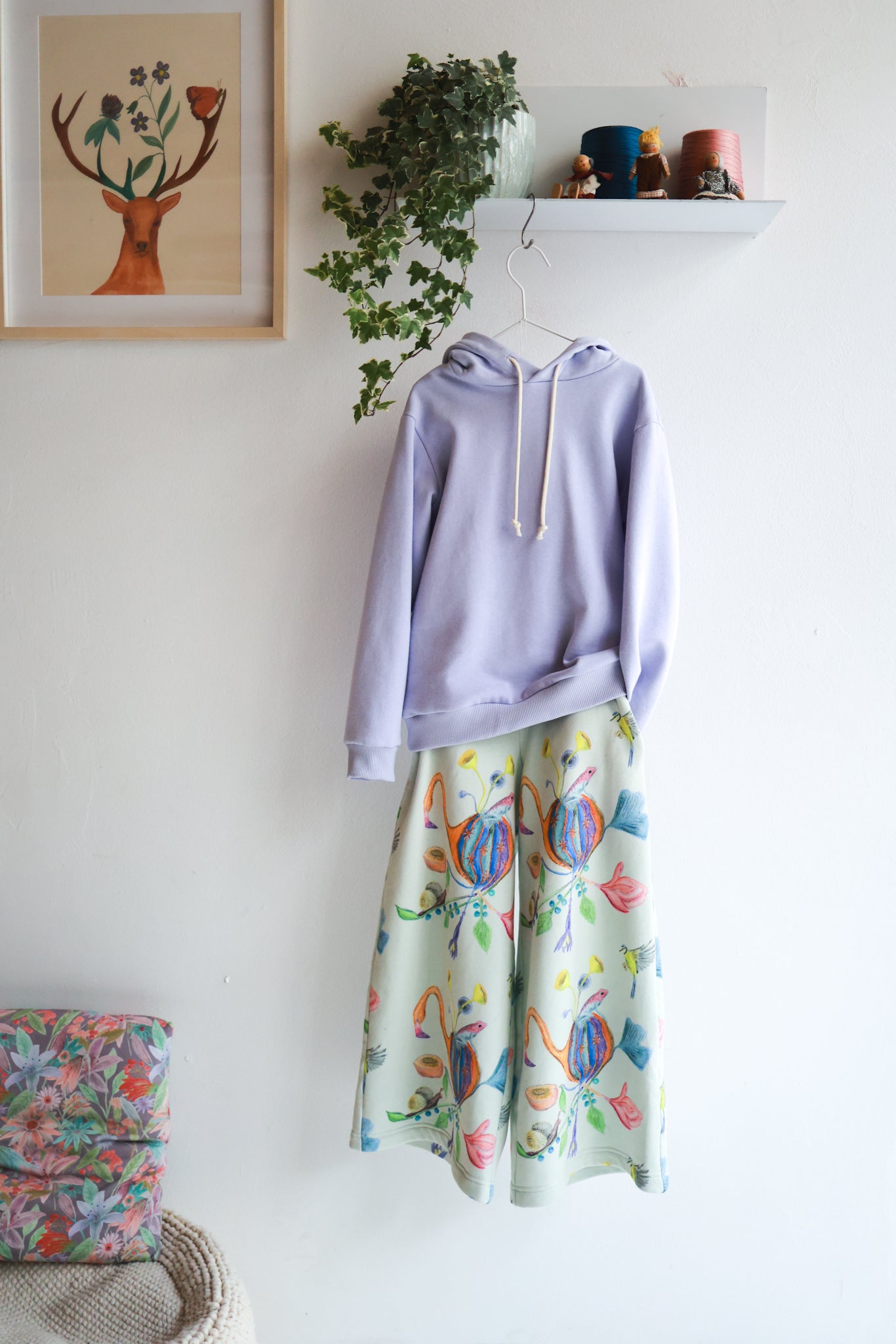 Unisex organic cotton kids hoodie and wide pants.