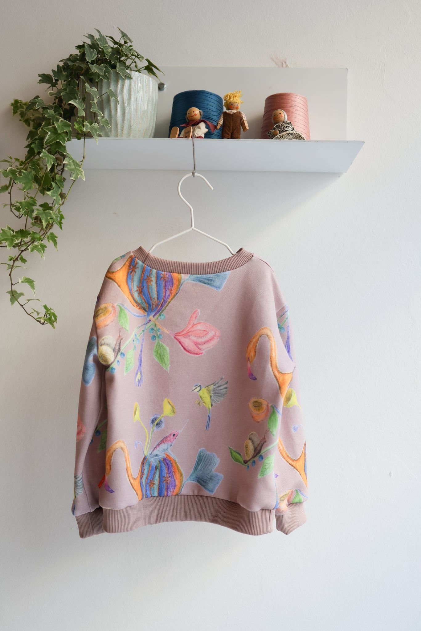 Kids unisex organic cotton sweatshirt.