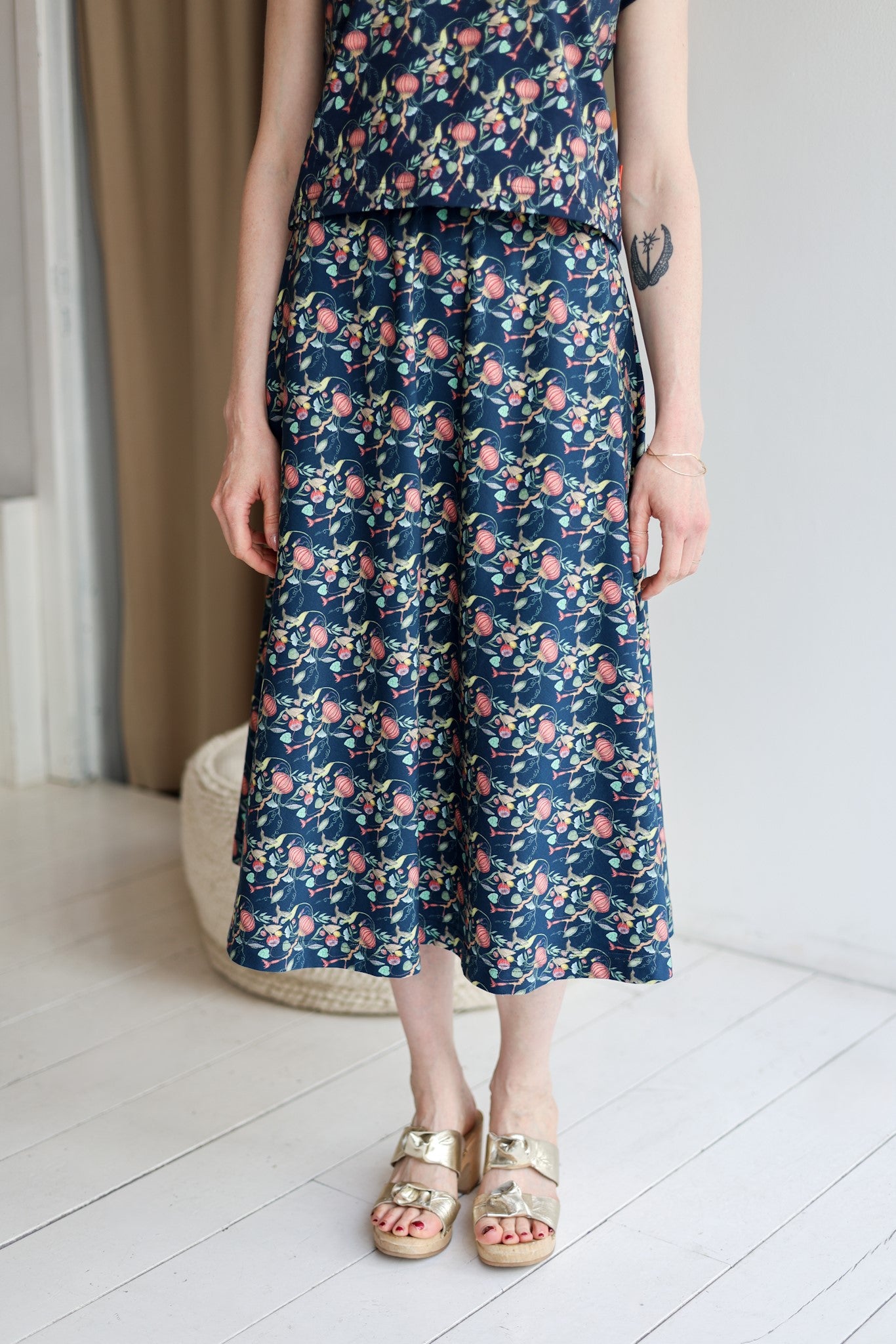 Women organic cotton stretch jersey flared long skirt.