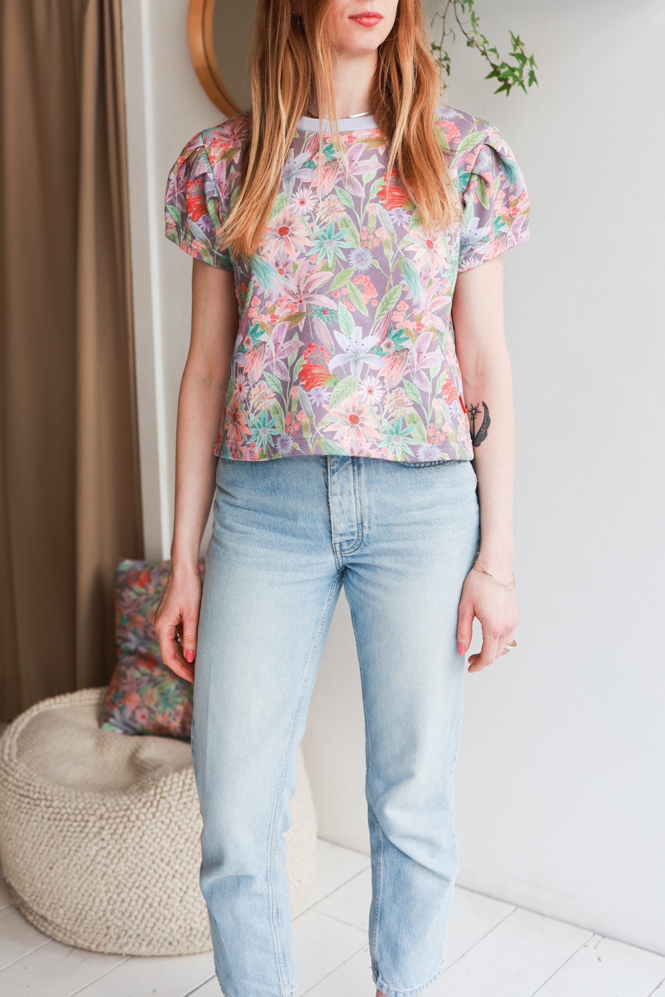 Organic cotton puffed sleeve women top.