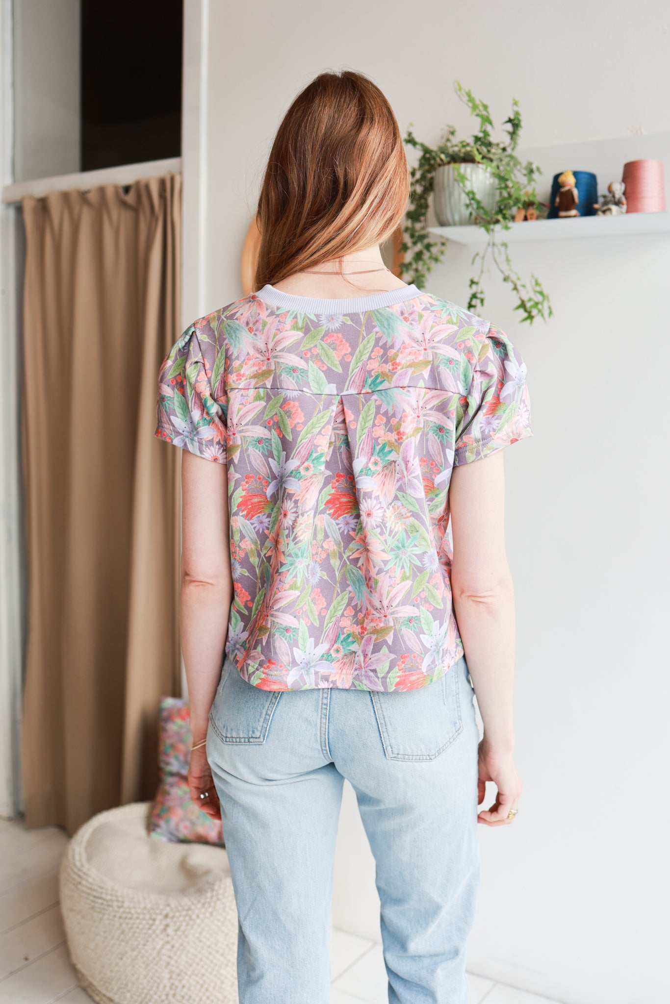 Organic cotton puffed sleeve women top.