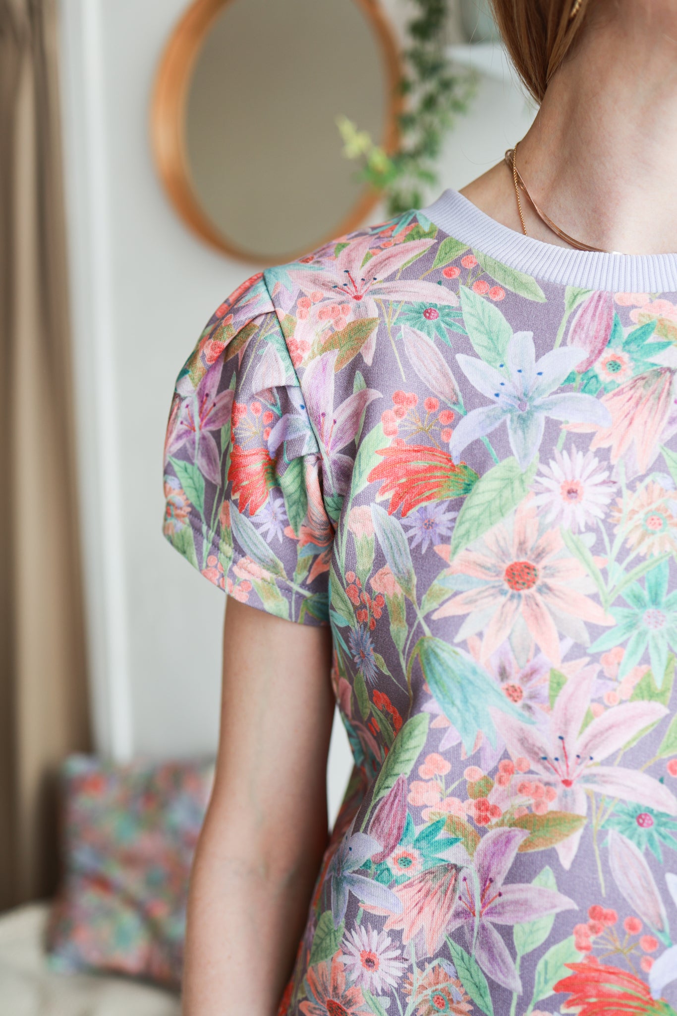 Organic cotton puffed sleeve women top.