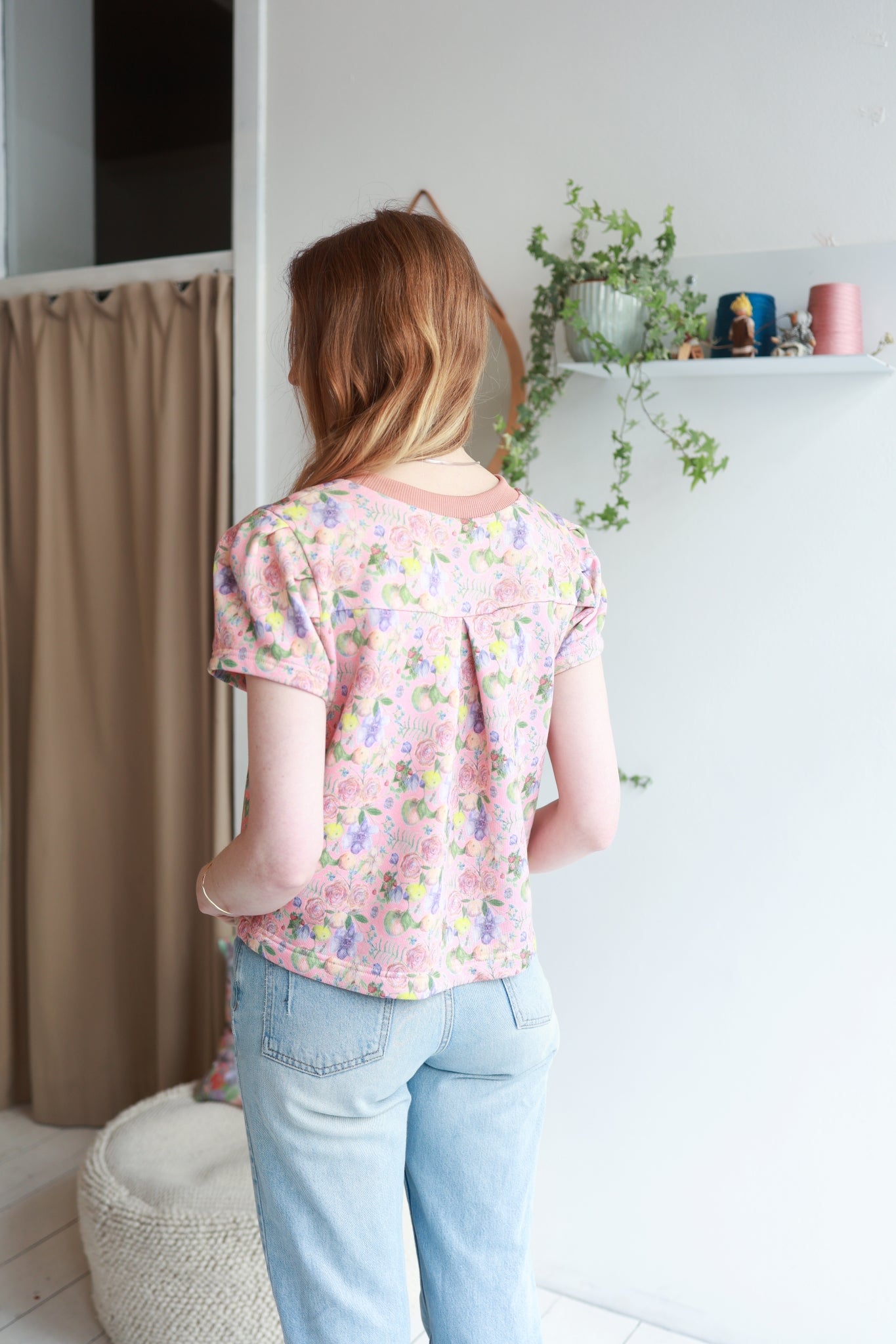 Organic cotton puffed sleeve women top.