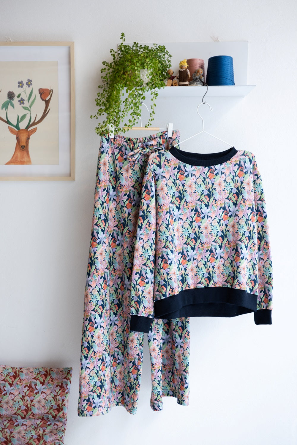 Women organic cotton sweatshirt.