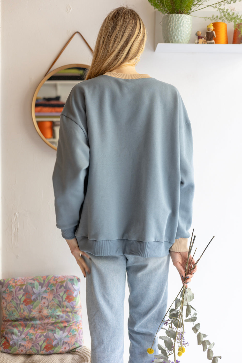 Women organic cotton round neck oversized sweatshirt.