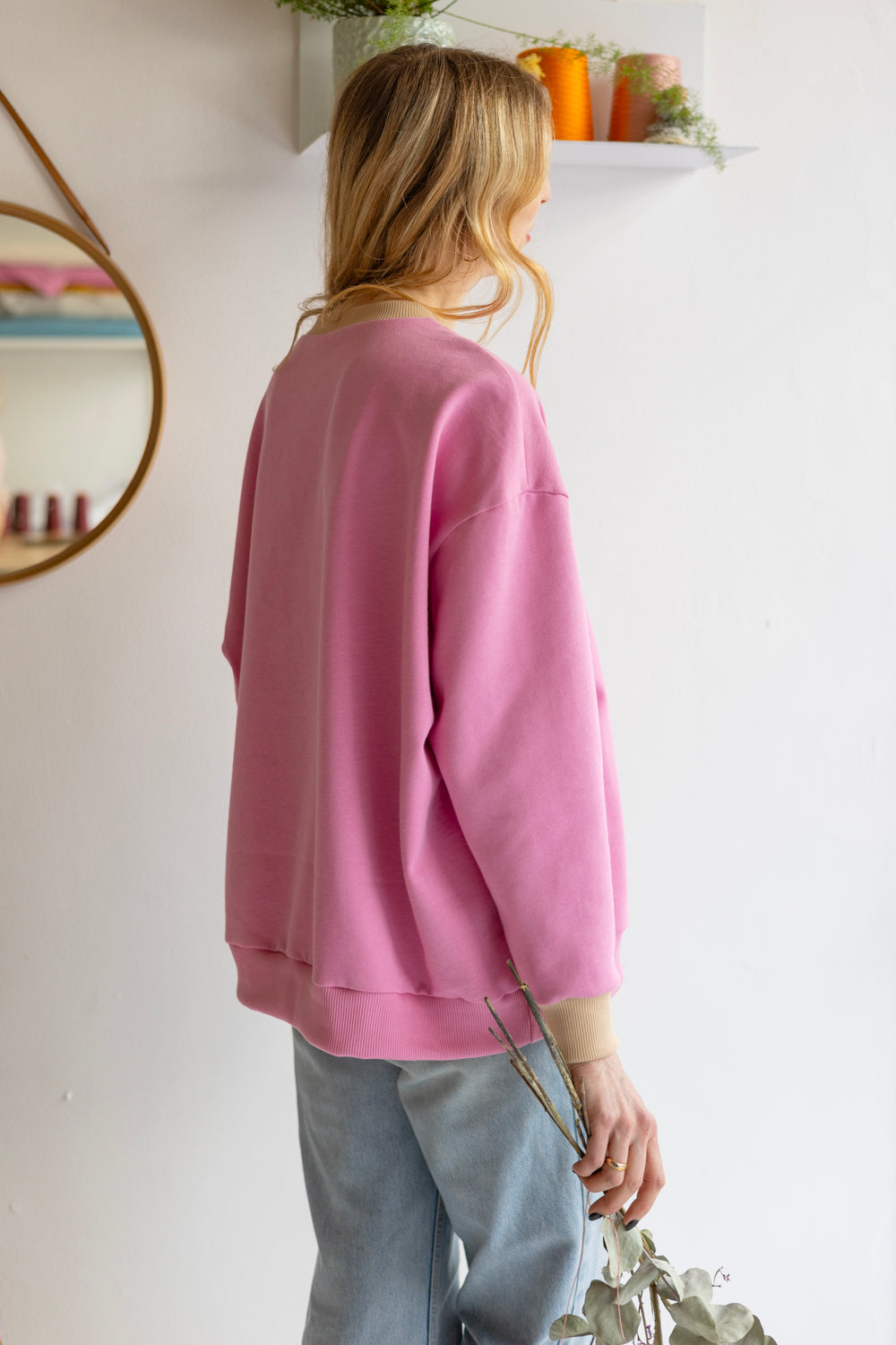 Women organic cotton round neck oversized sweatshirt.