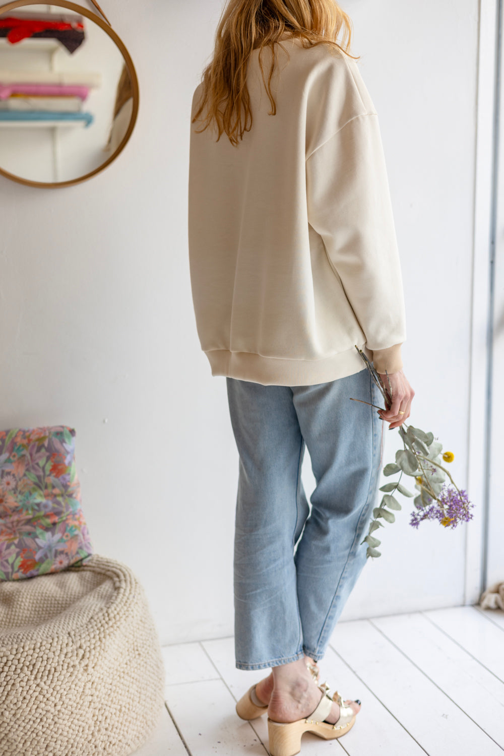 Women organic cotton round neck oversized sweatshirt.