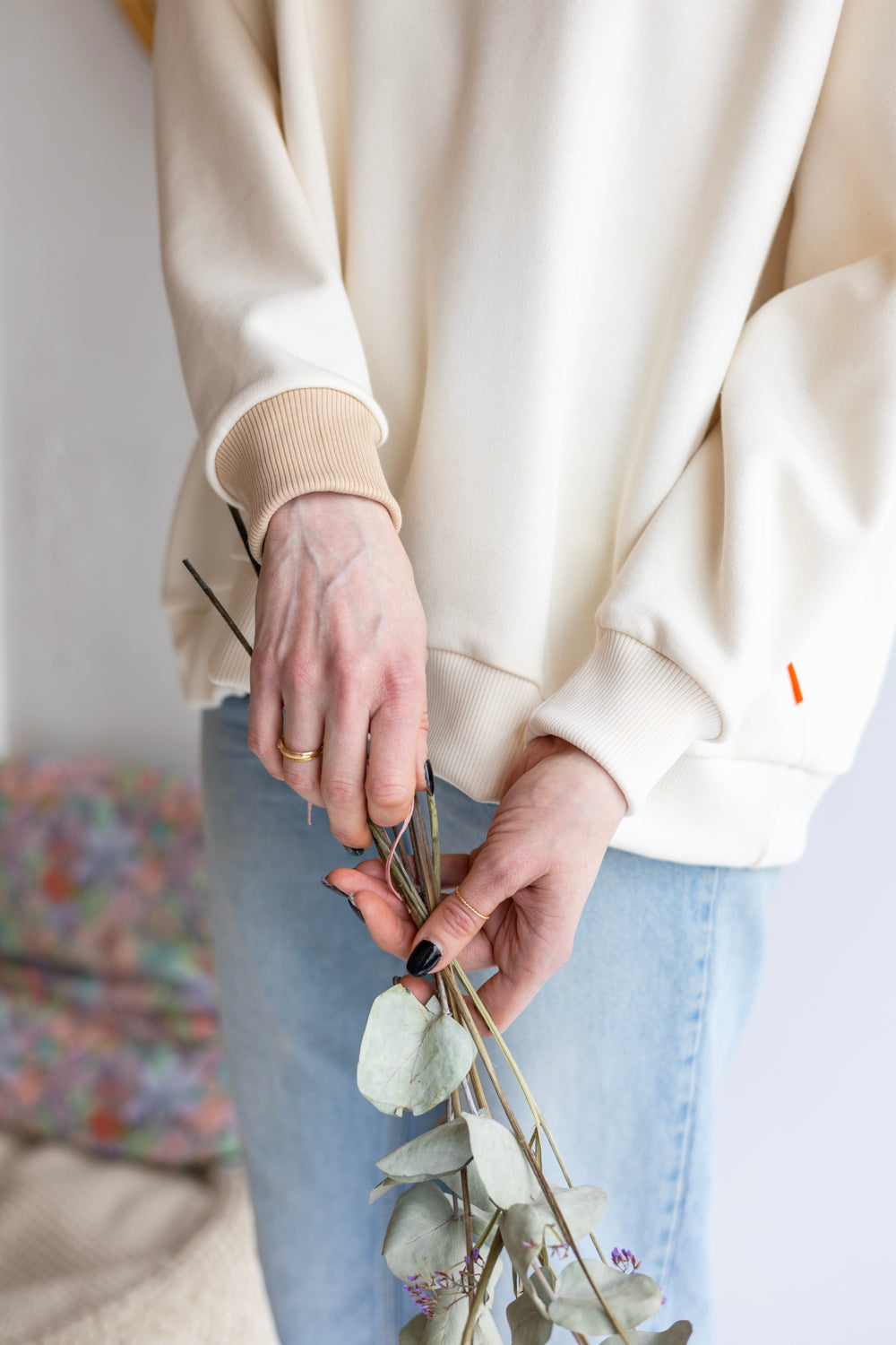 Women organic cotton round neck oversized sweatshirt.
