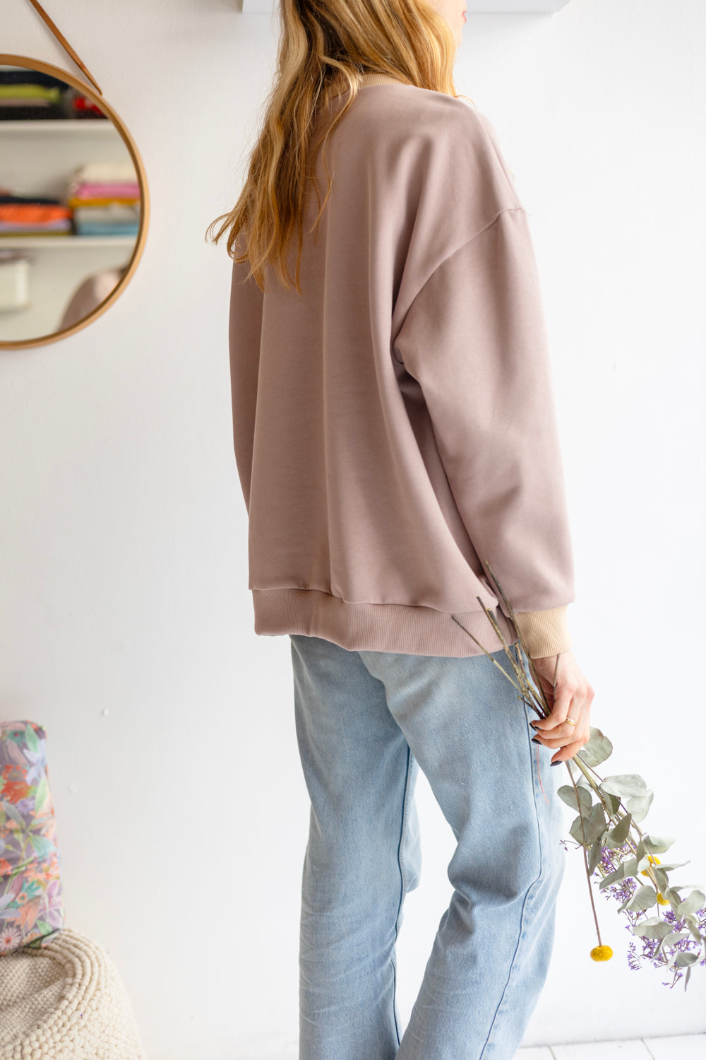 Women organic cotton round neck oversized sweatshirt.