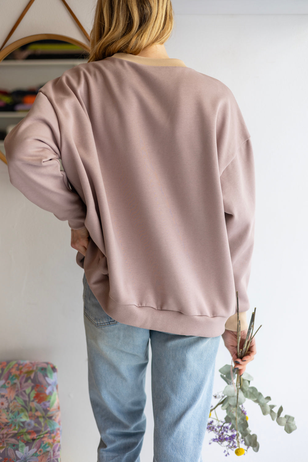 Women organic cotton round neck oversized sweatshirt.