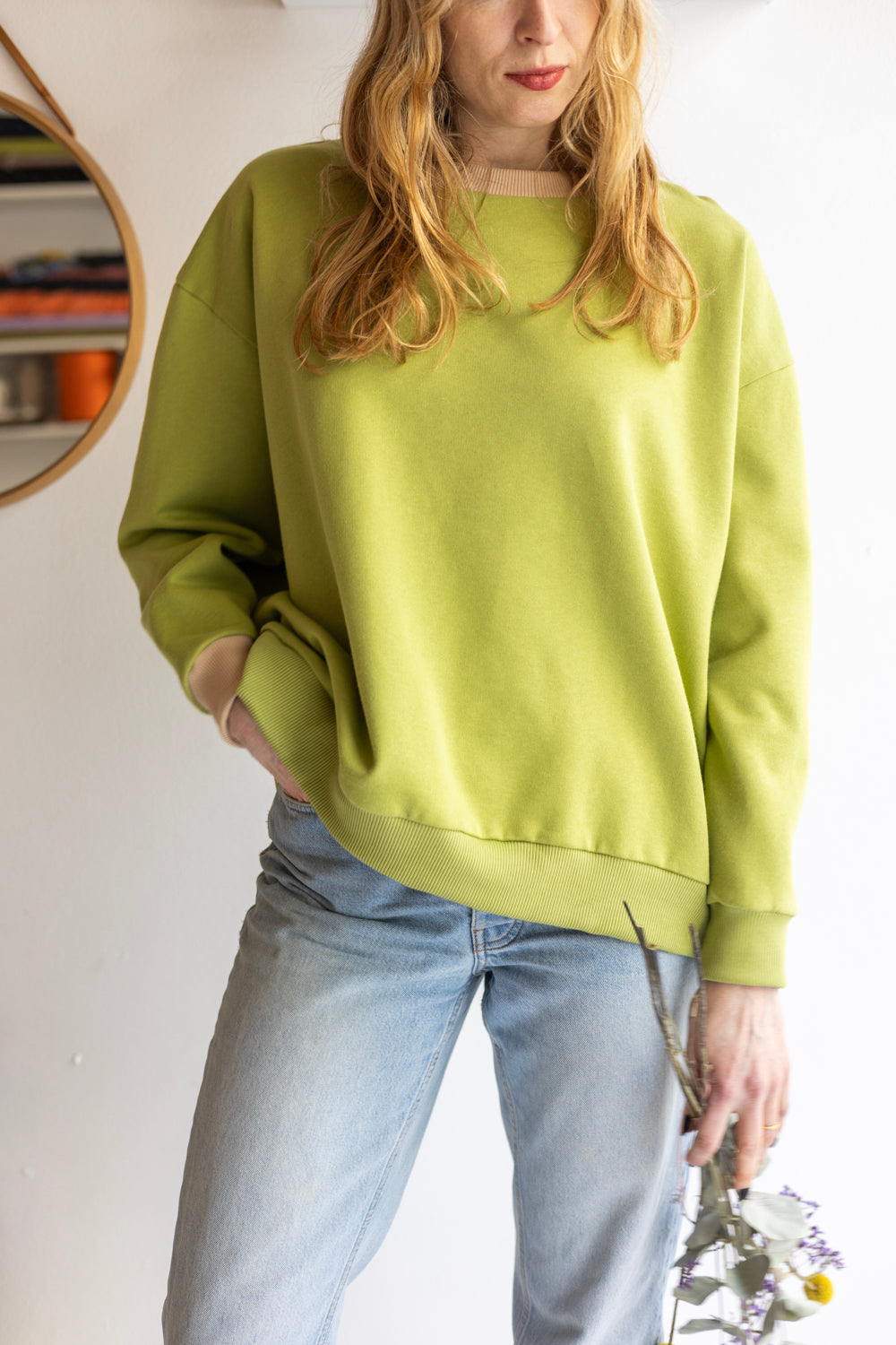 Women organic cotton round neck oversized sweatshirt.