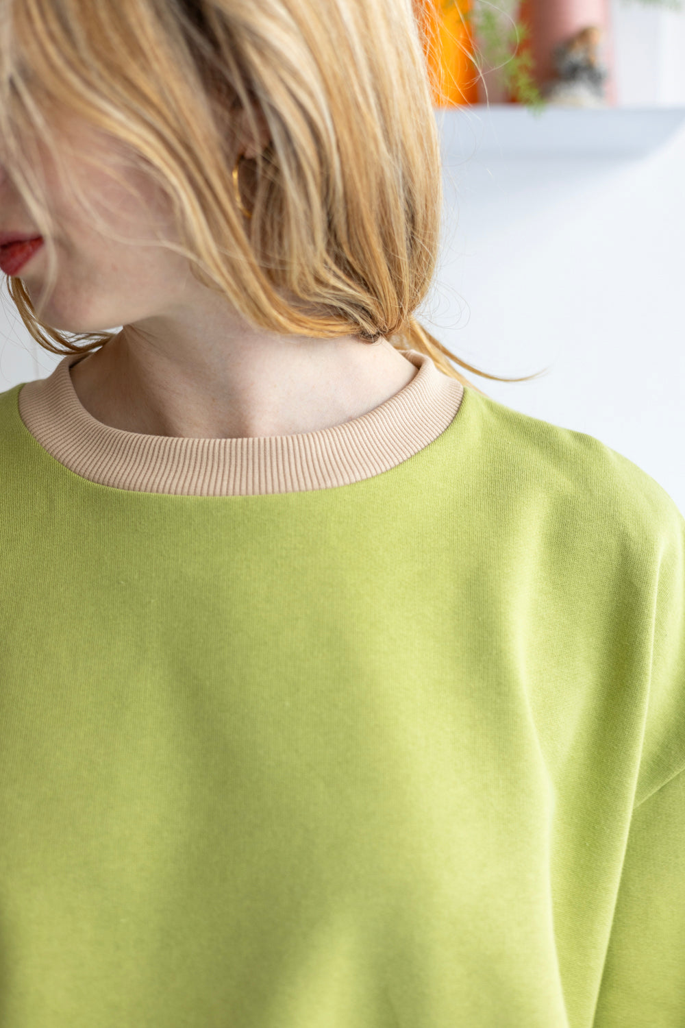 Women organic cotton round neck oversized sweatshirt.