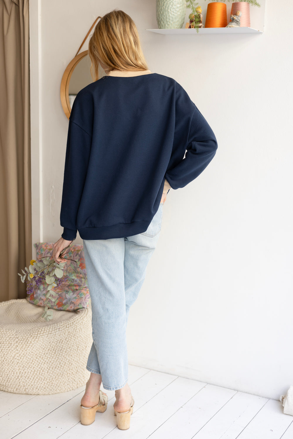 Women organic cotton round neck oversized sweatshirt.