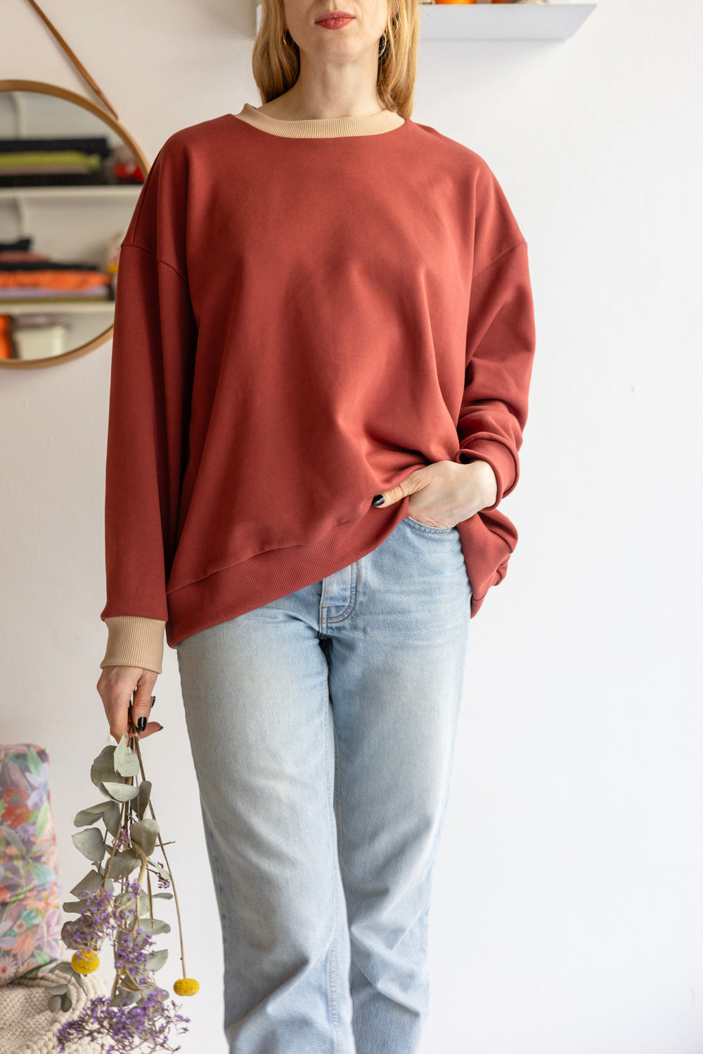 Women organic cotton round neck oversized sweatshirt.