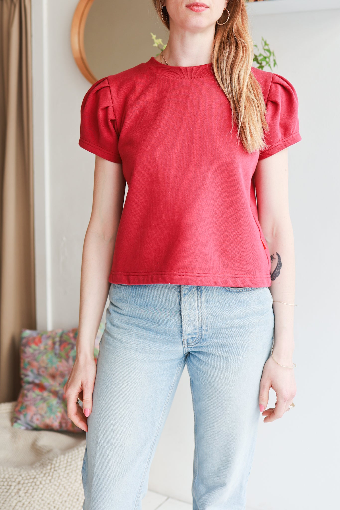 Organic cotton puffed sleeve women top.