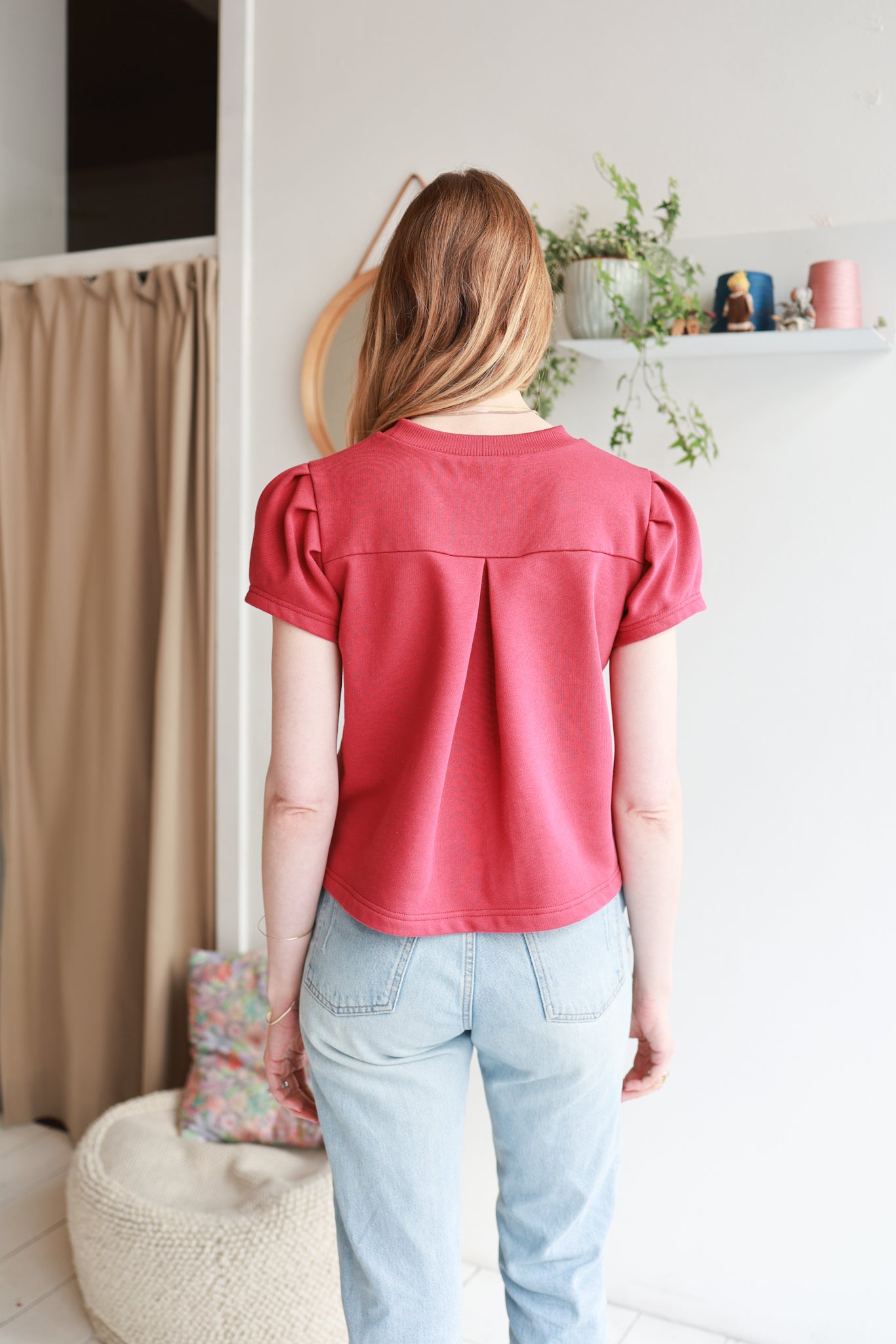 Organic cotton puffed sleeve women top.