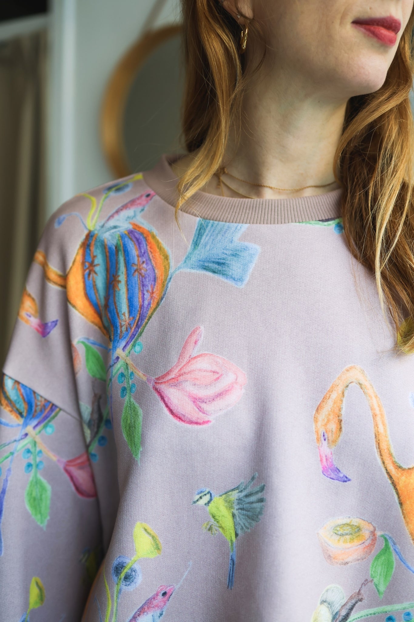 Women organic cotton sweatshirt.