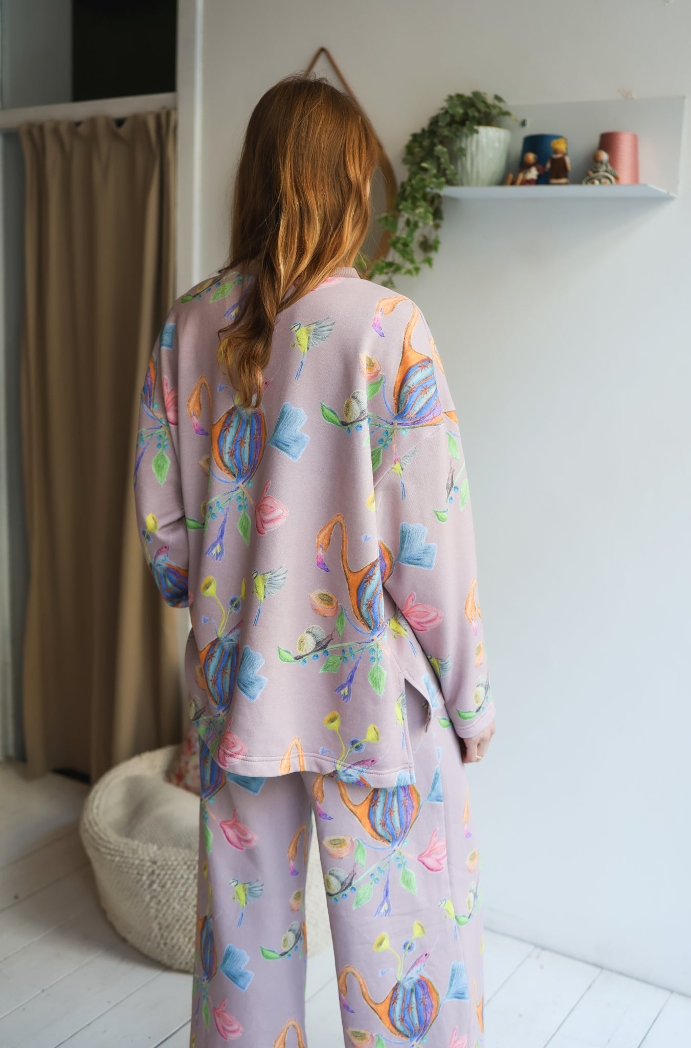 Women organic cotton sweatshirt.