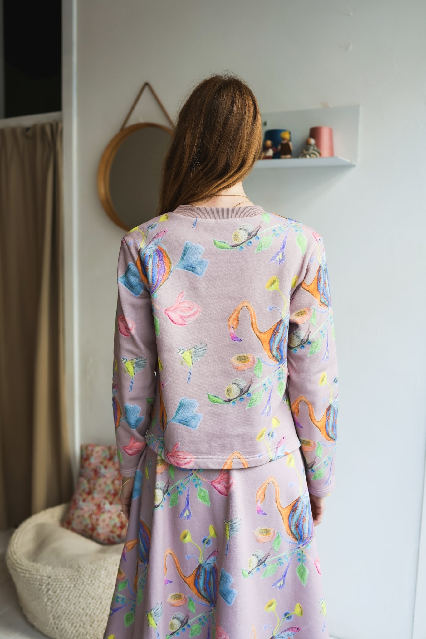 Women organic cotton sweatshirt.