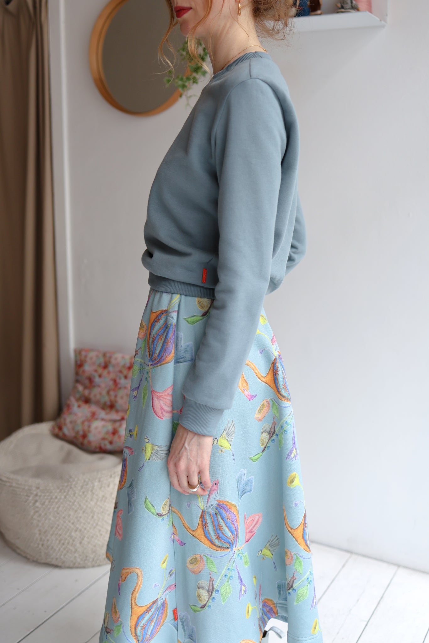 Women organic cotton sweatshirt.