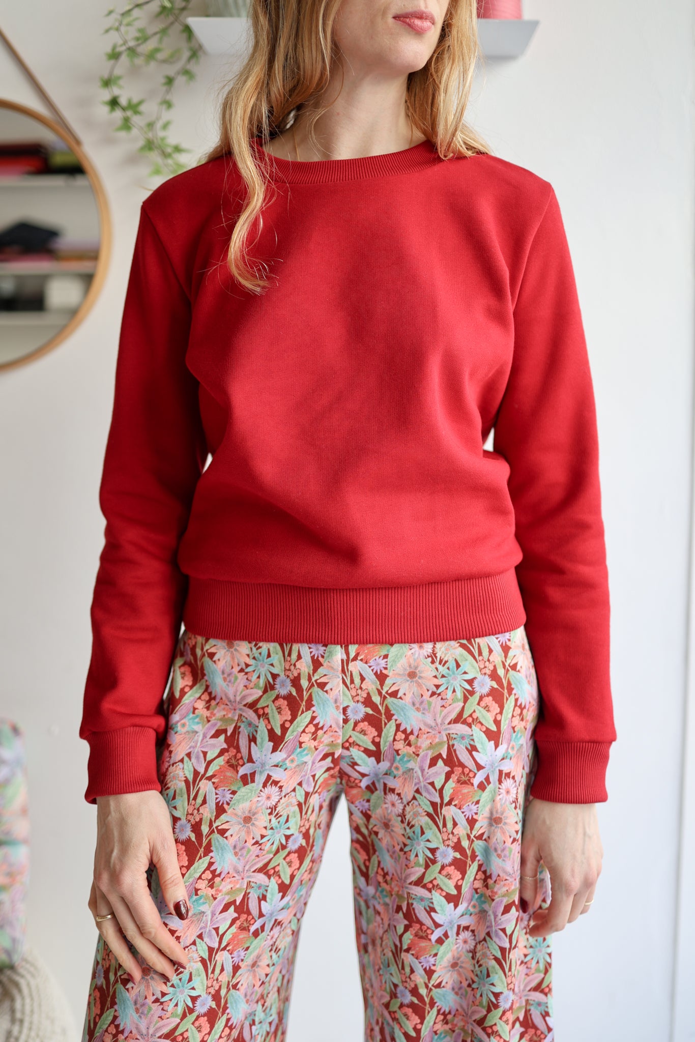 Women organic cotton sweatshirt.