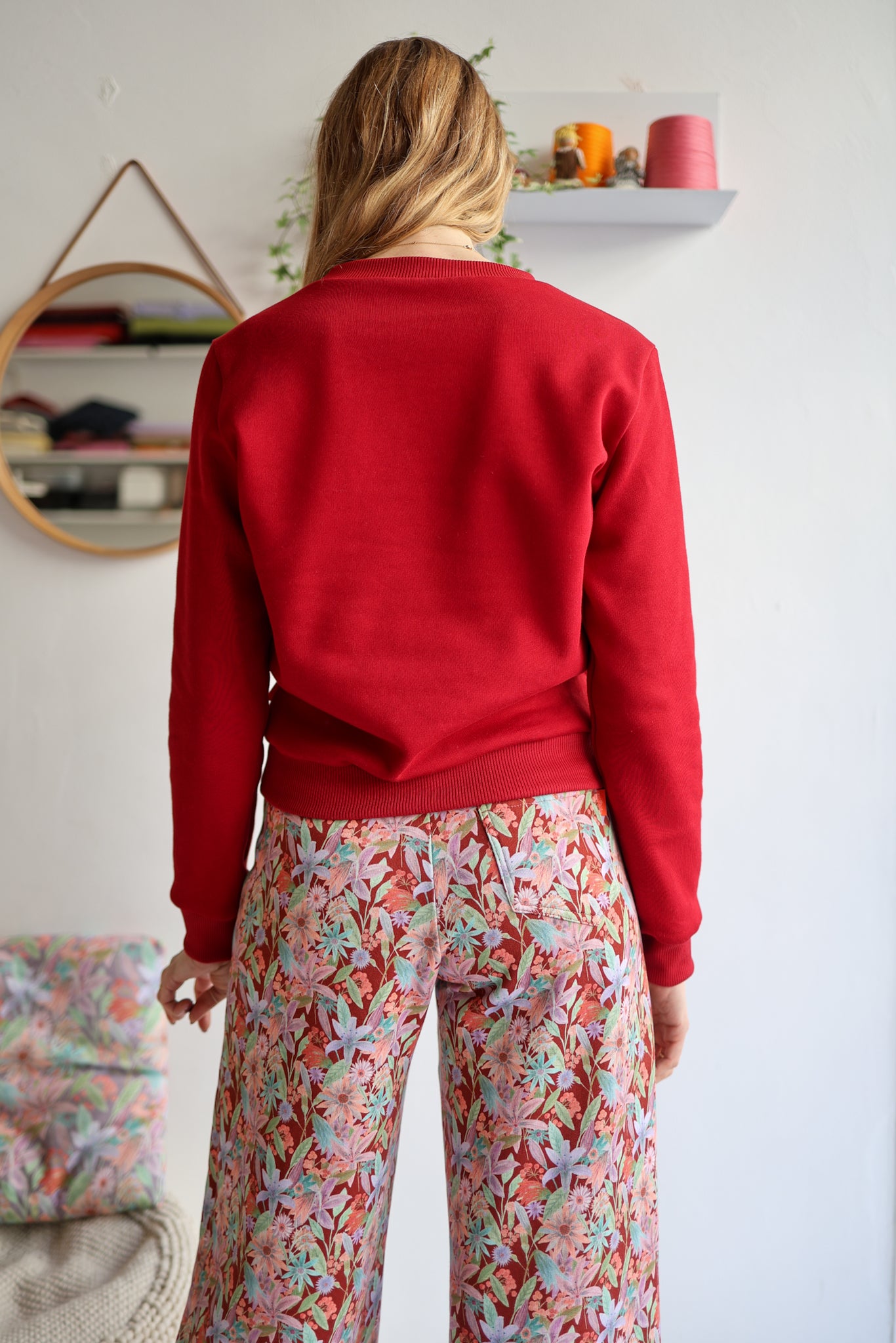 Women organic cotton sweatshirt.