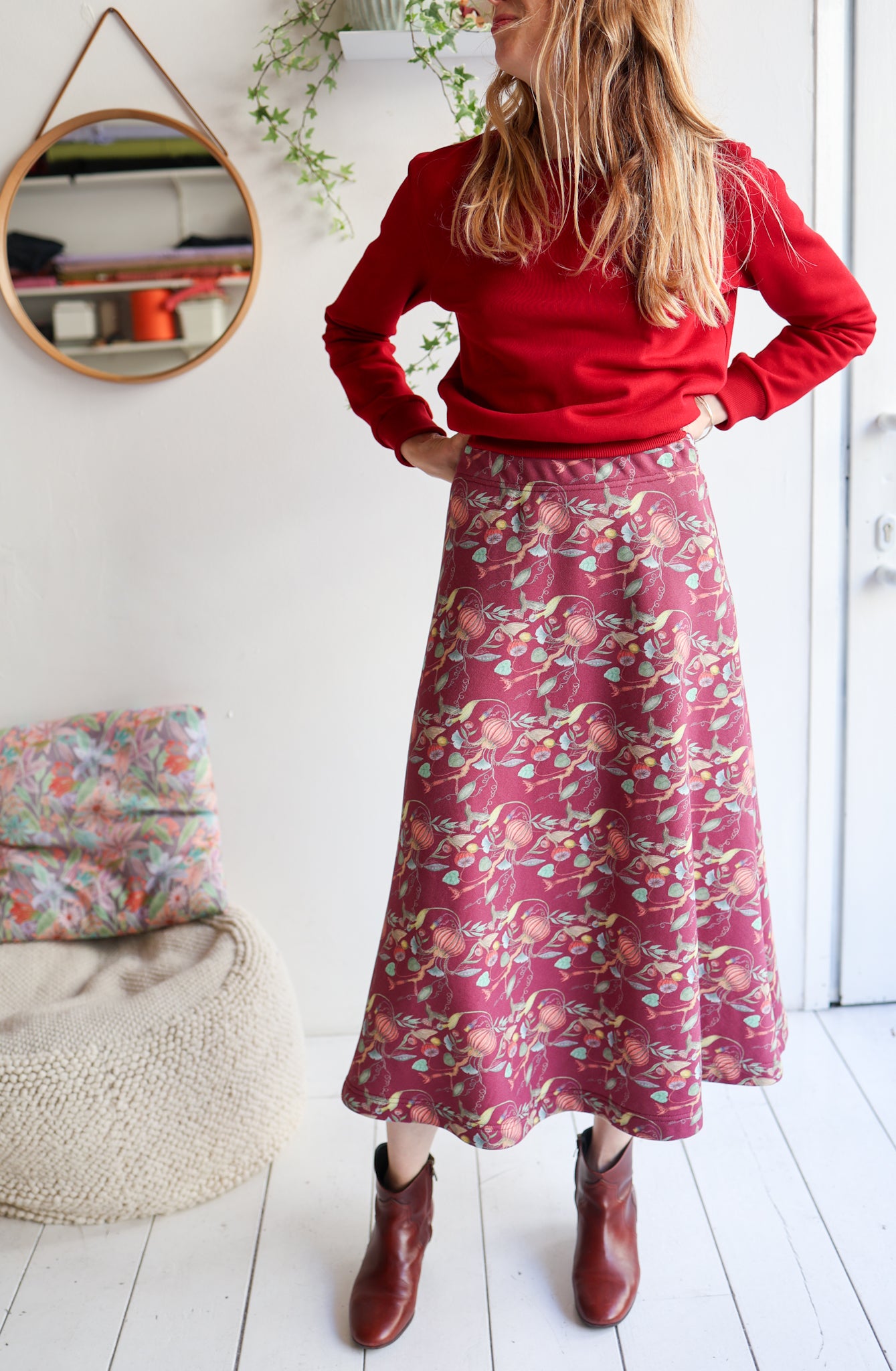 Women organic cotton sweatshirt.