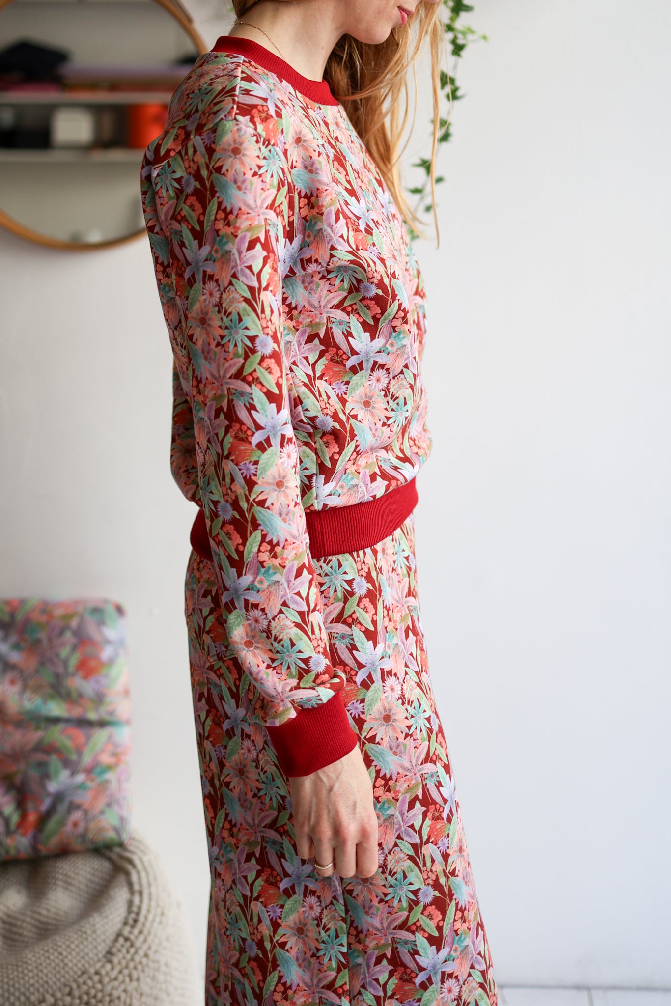 Women organic cotton sweatshirt.
