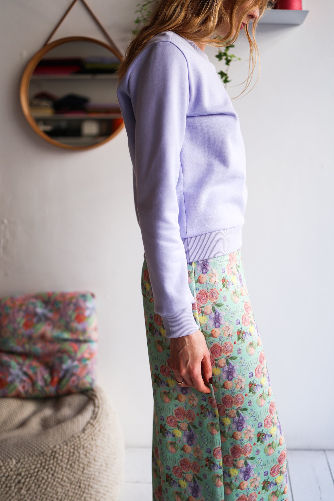 Women organic cotton sweatshirt.
