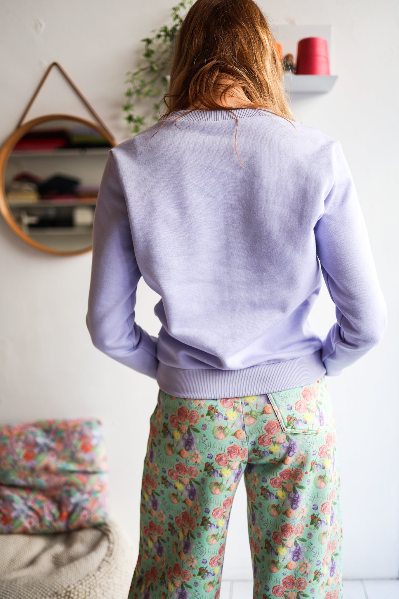 Women organic cotton sweatshirt.