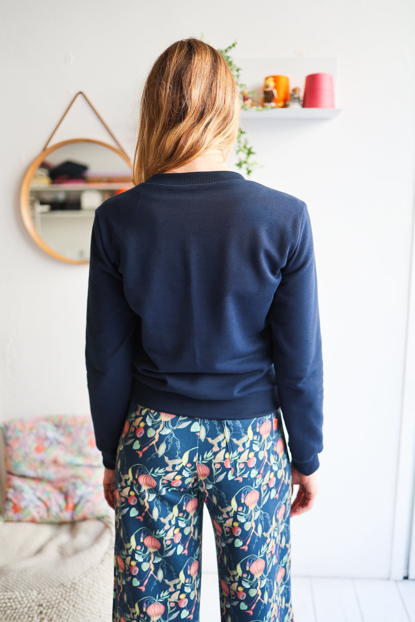 Women organic cotton sweatshirt.