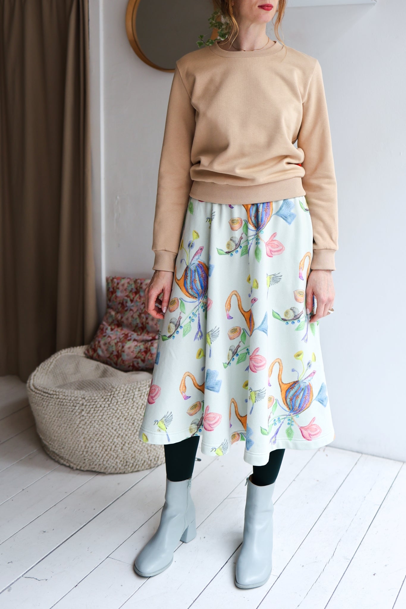 Women organic cotton sweatshirt.