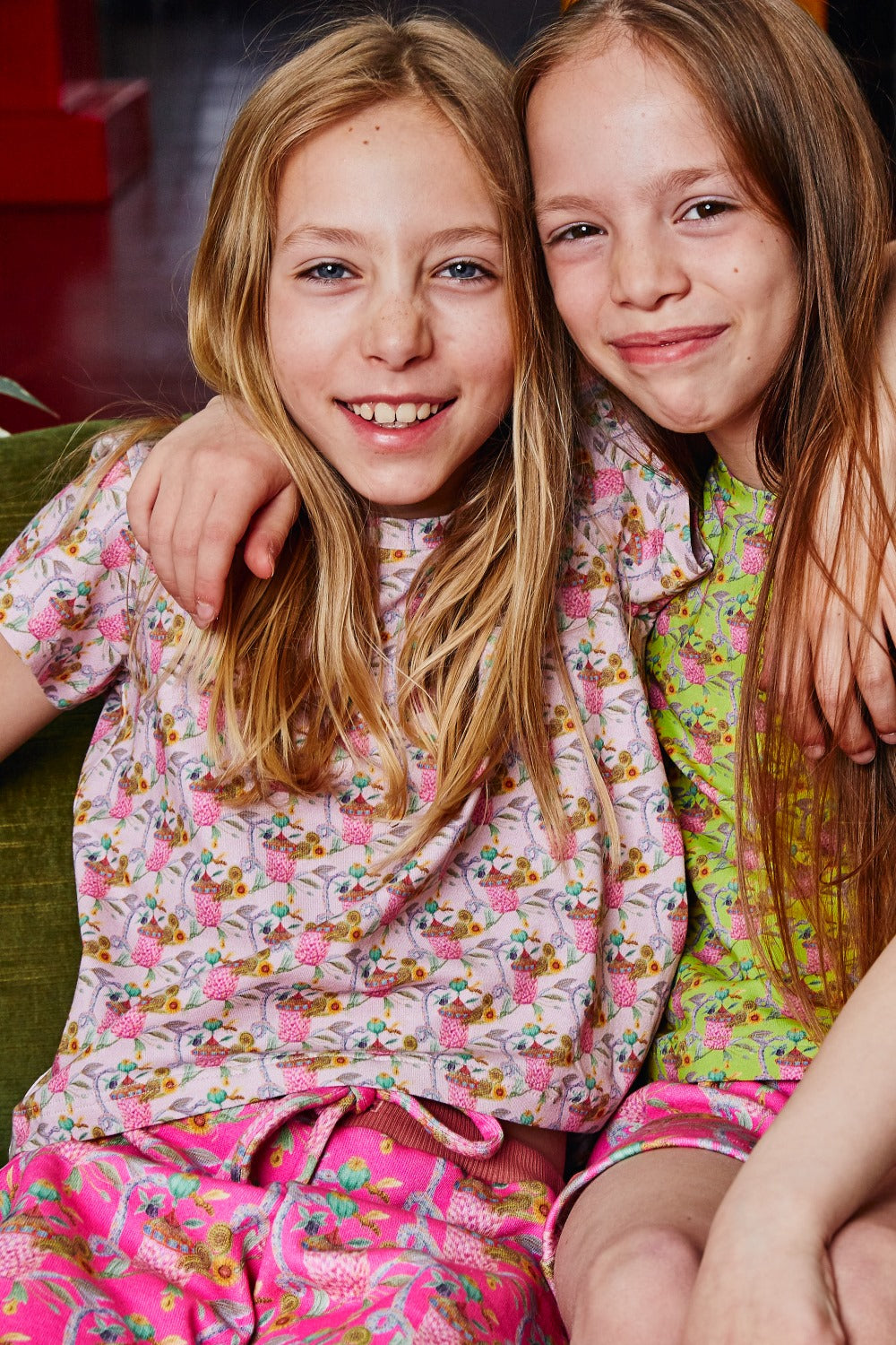 Organic cotton stretch jersey girls t-shirt.