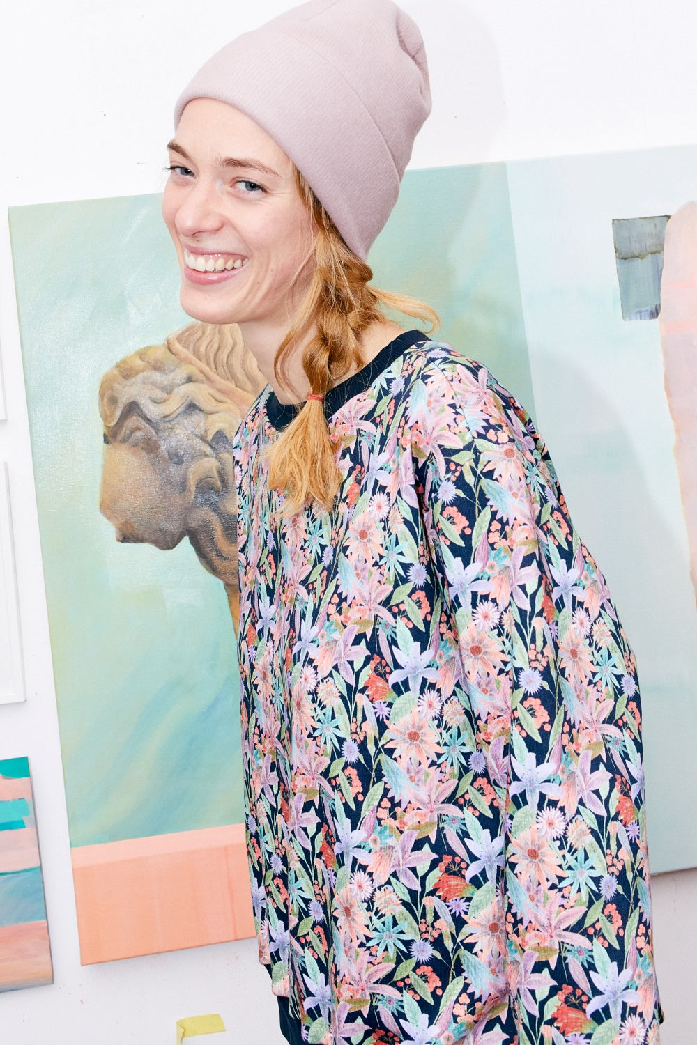 Women organic cotton sweatshirt.